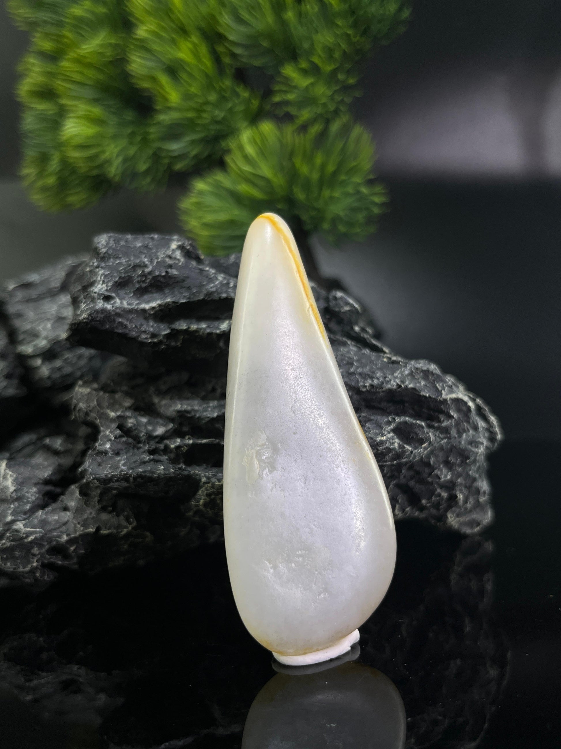 和田玉聚洒金皮青花肉籽料原石（yc211855）
