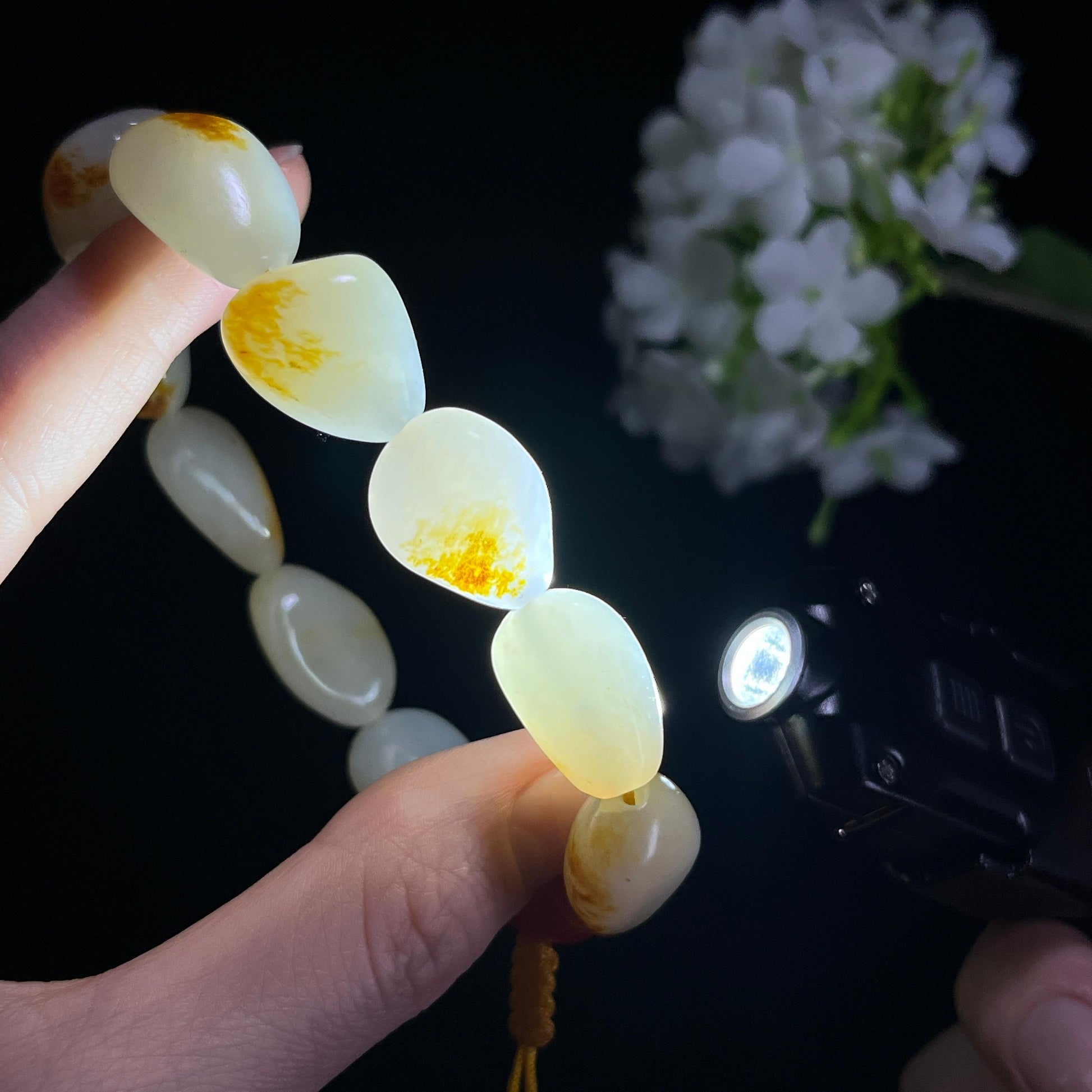 和田玉白玉洒金皮“清泉流金”籽料手串（yc310550）
