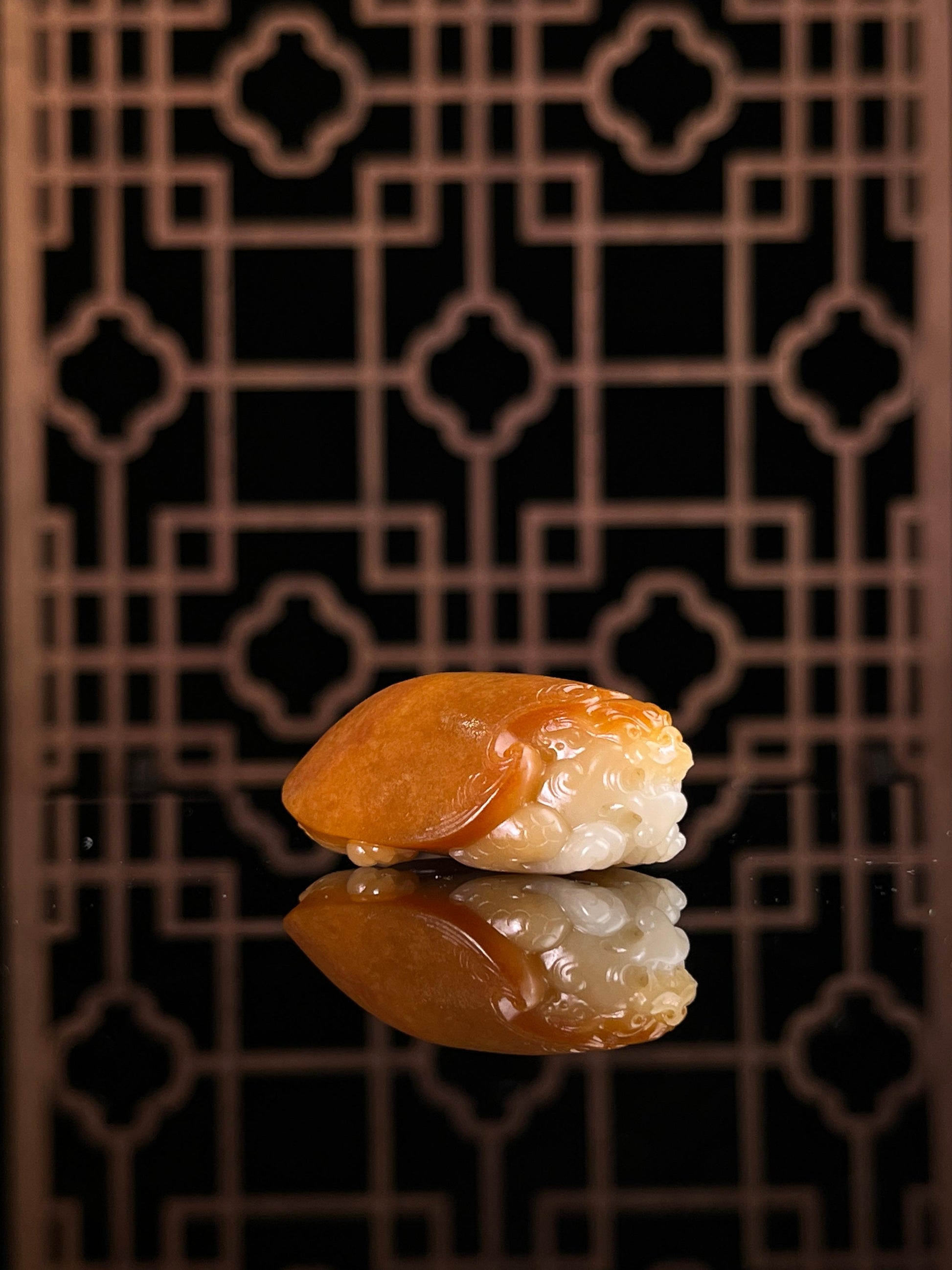 新疆和田玉天然籽料红皮白肉龙龟挂件（yc232315）