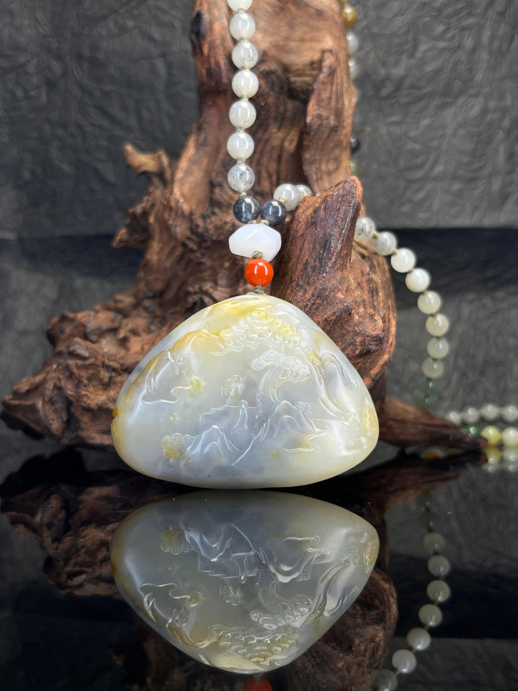 和田玉青花带洒金山水雕刻题材籽料原石吊坠（yc226339）