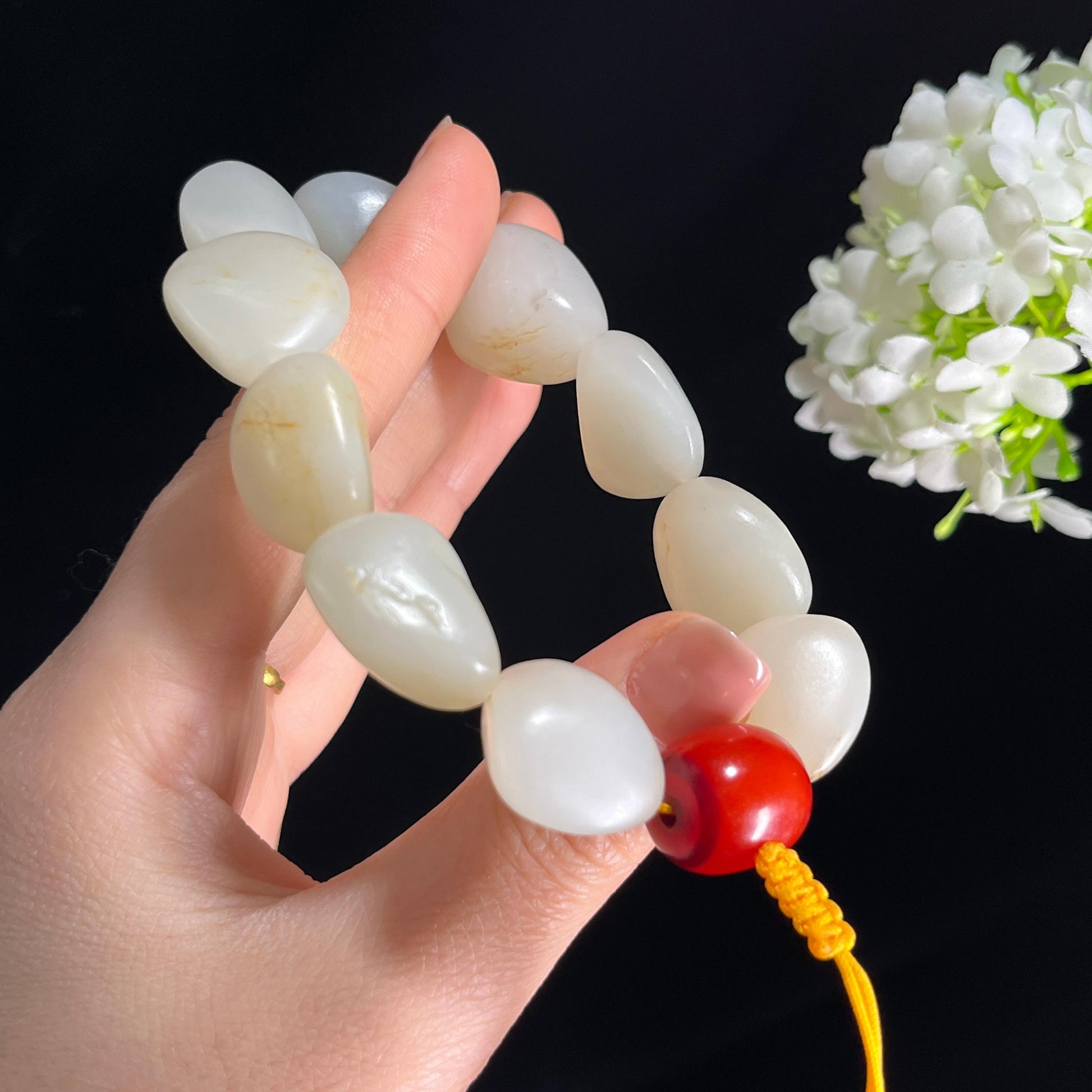 新疆天然和田玉白玉“白璞缀丹砂”籽料手串（yc281582）