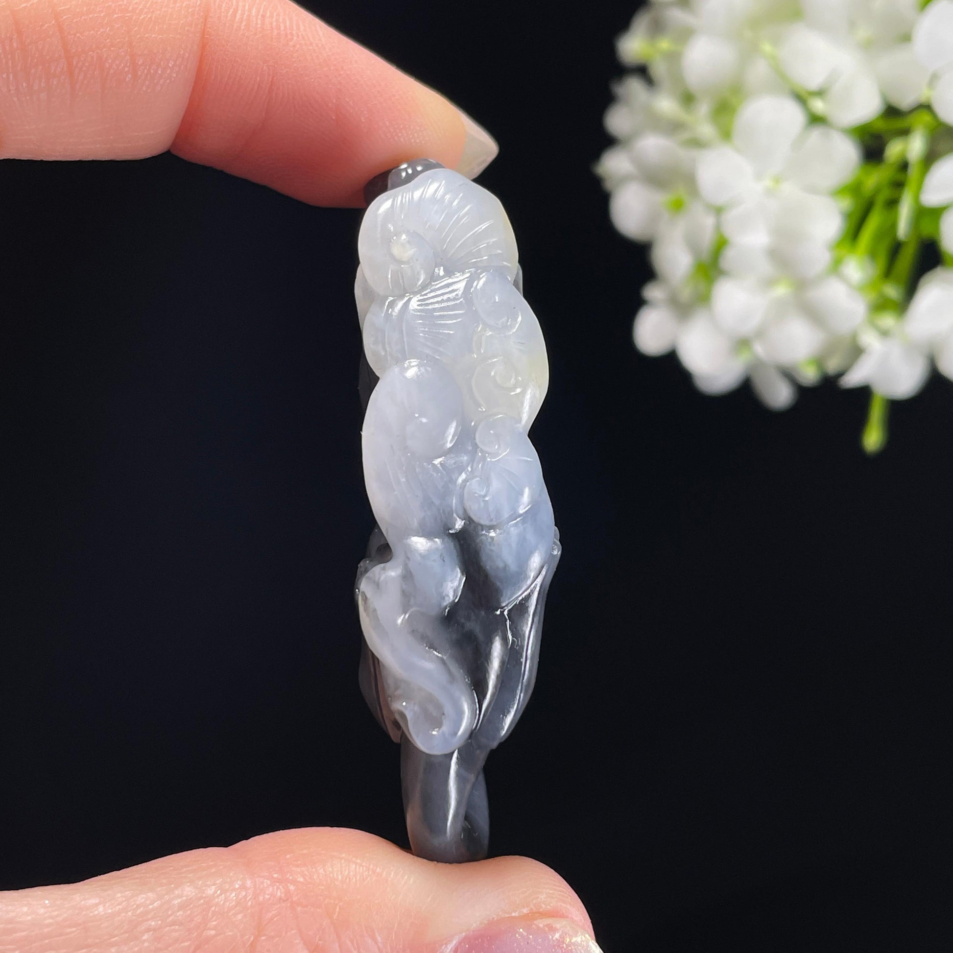 和田玉青花籽料洒金皮“踏云镇财”貔貅雕刻挂件（yc325616）