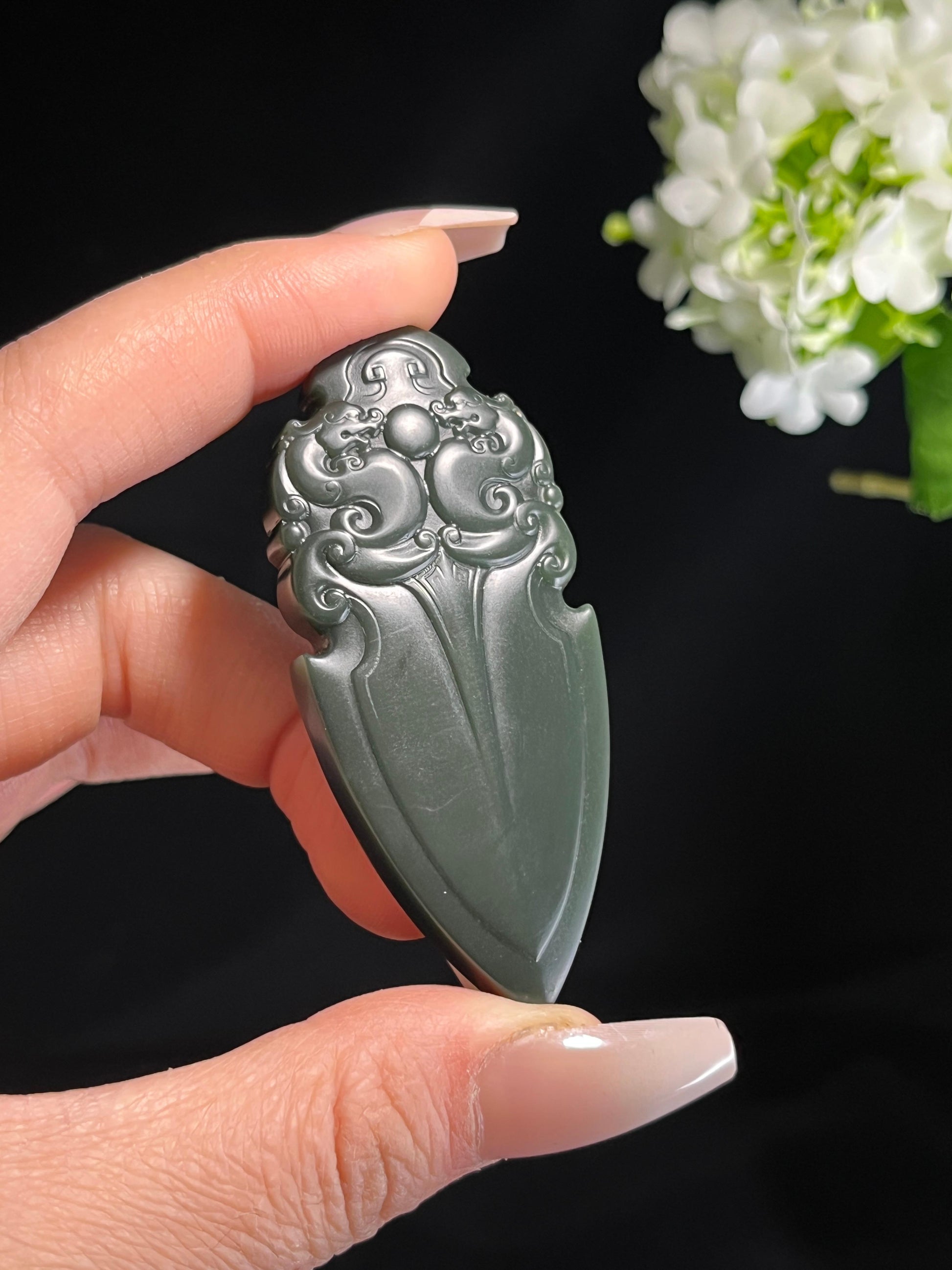 新疆天然和田玉塔青料“双龙戏珠”纹仿古玉牌挂件1（yc260259）