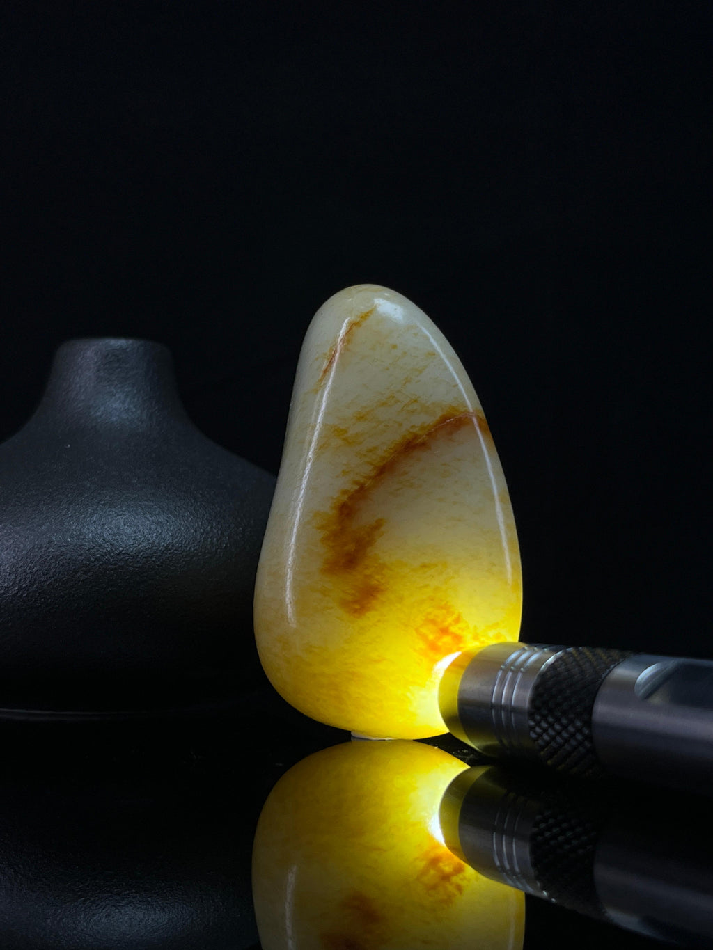 新疆和田玉一级白意境红皮洒金籽料原石手把件（yc244837）