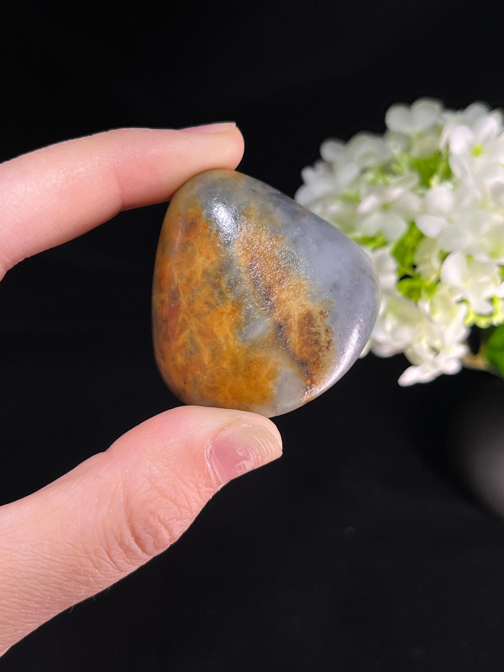 新疆和田玉青花带红皮籽料原石（yc250946）