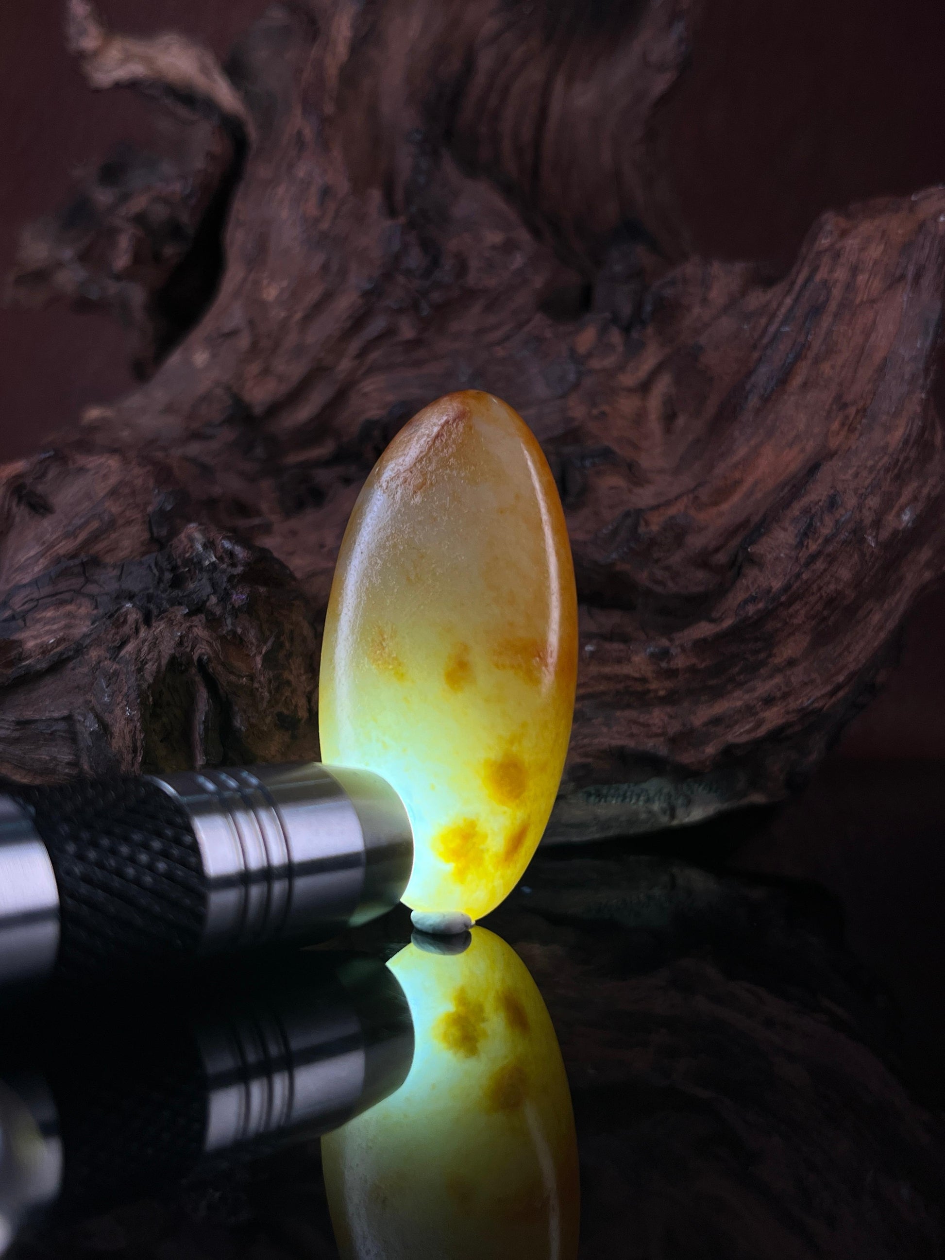 新疆和田玉黄皮籽料原石挂坠（yc228136）