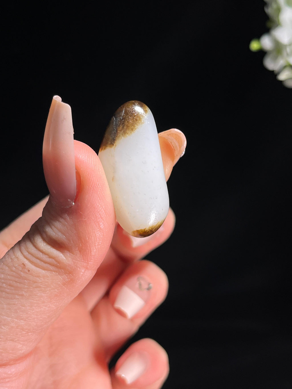 和田玉收藏级羊脂白玉“聚黑天地皮”籽料原石（yc259704）