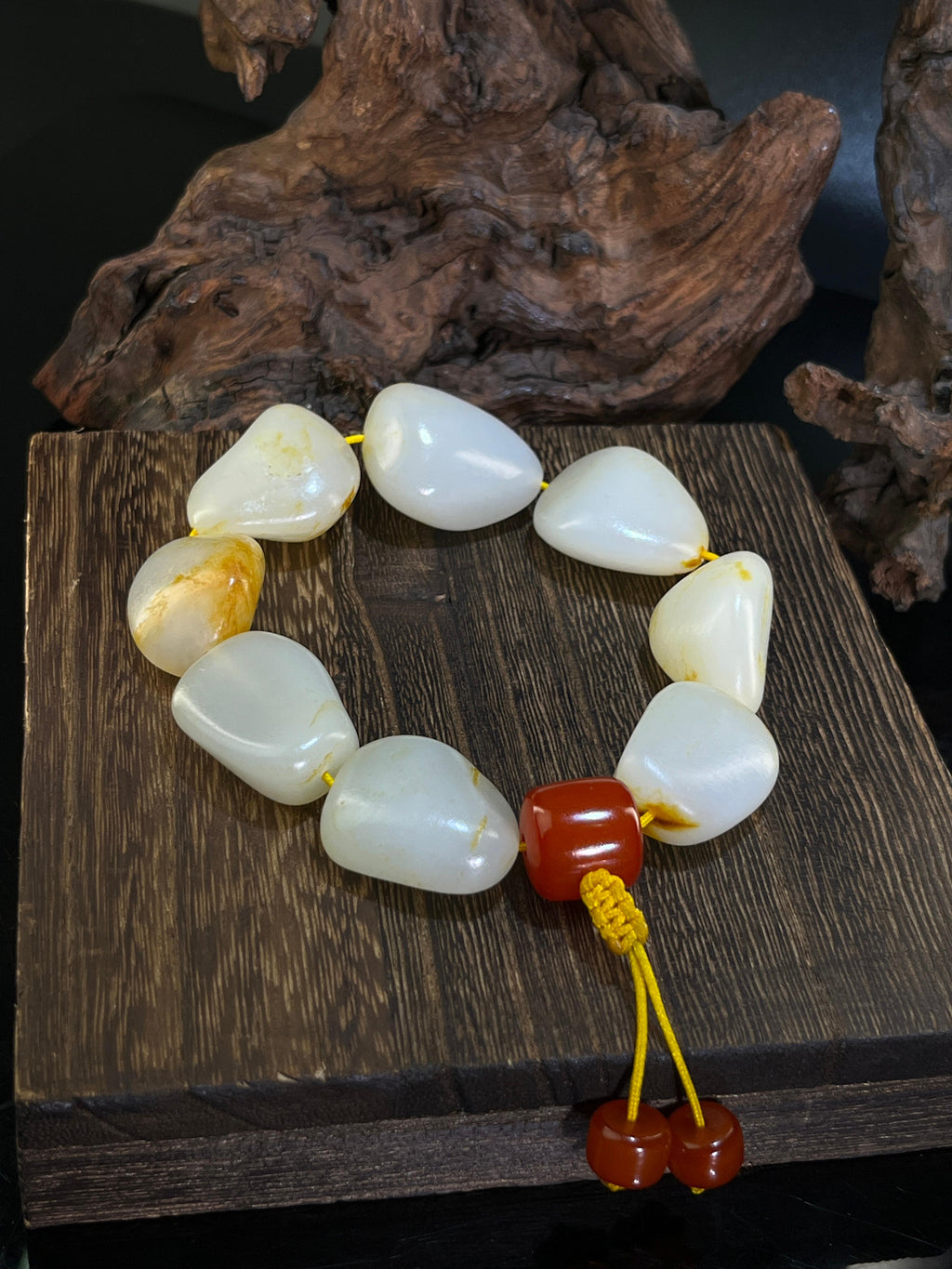 新疆和田玉光白籽带洒金皮籽料原石手串（yc229356）