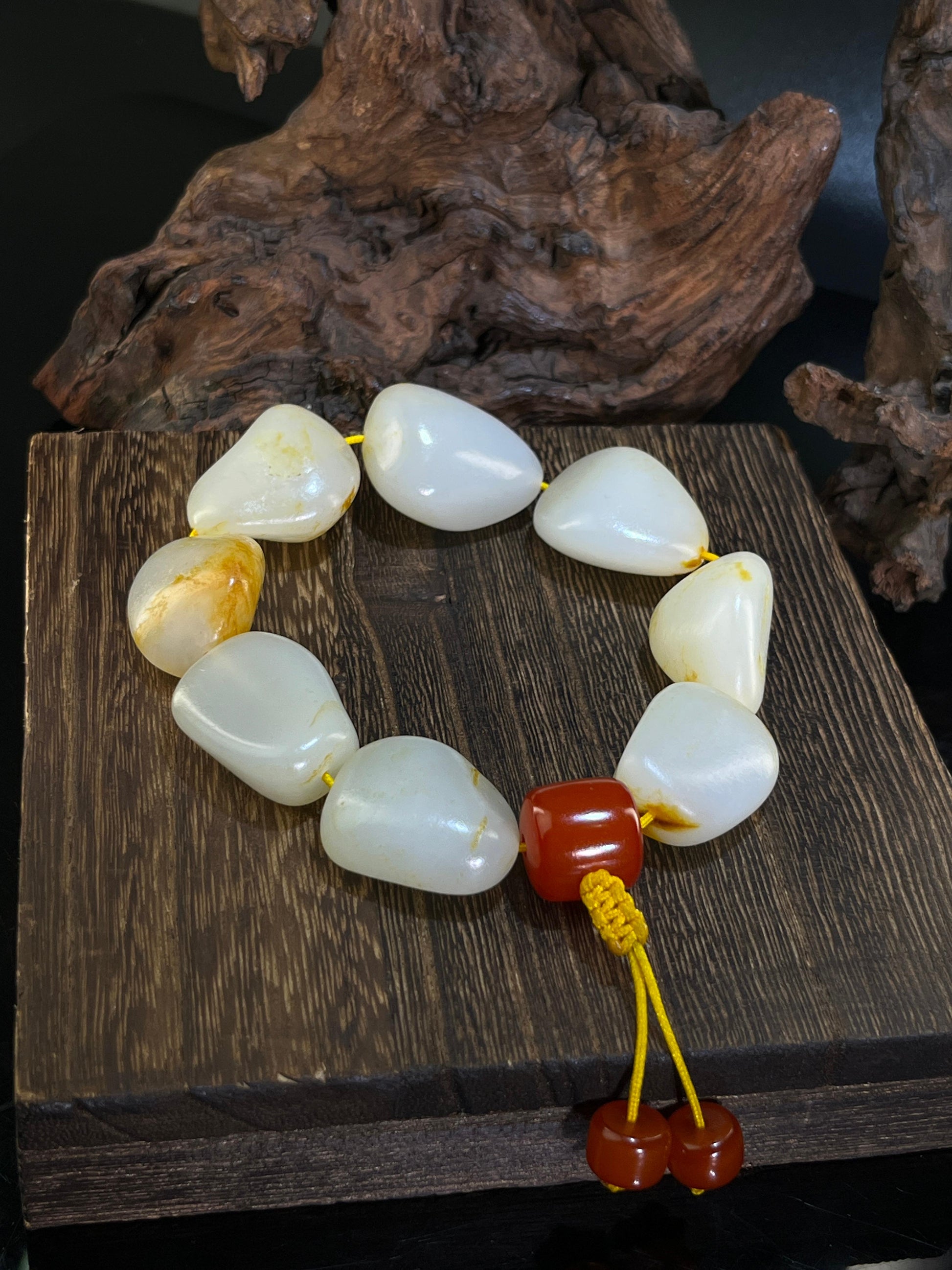 新疆和田玉光白籽带洒金皮籽料原石手串（yc229356）