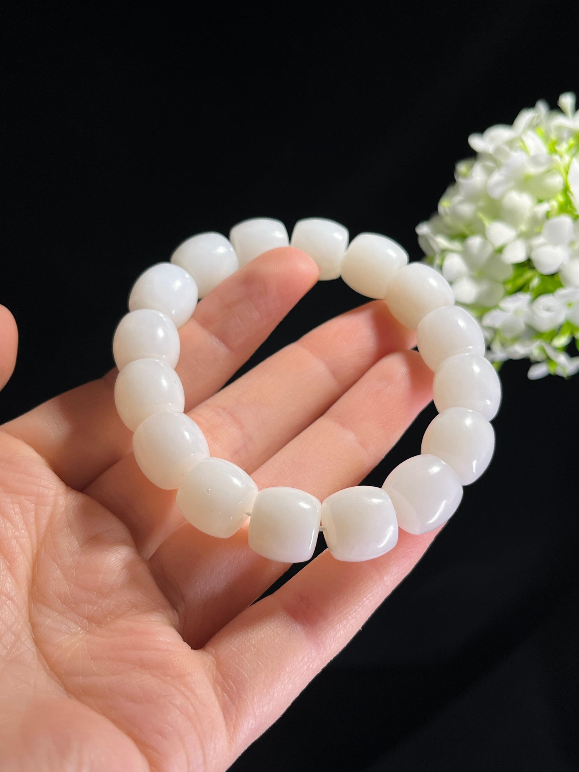 新疆天然和田玉白玉老型珠手串（yc262225）