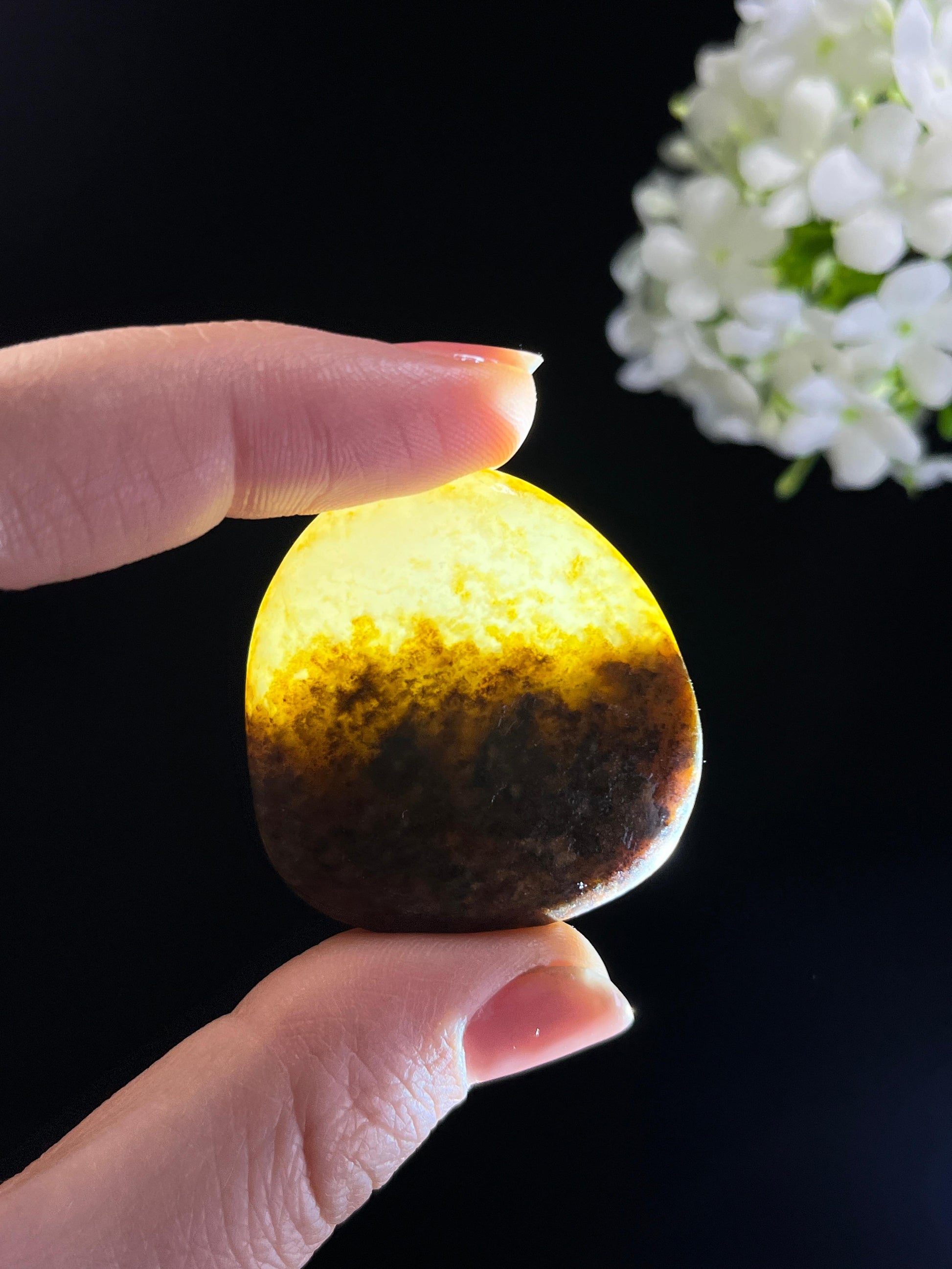 新疆天然和田玉“赭玉含光”秋梨皮籽料原石（yc276787）