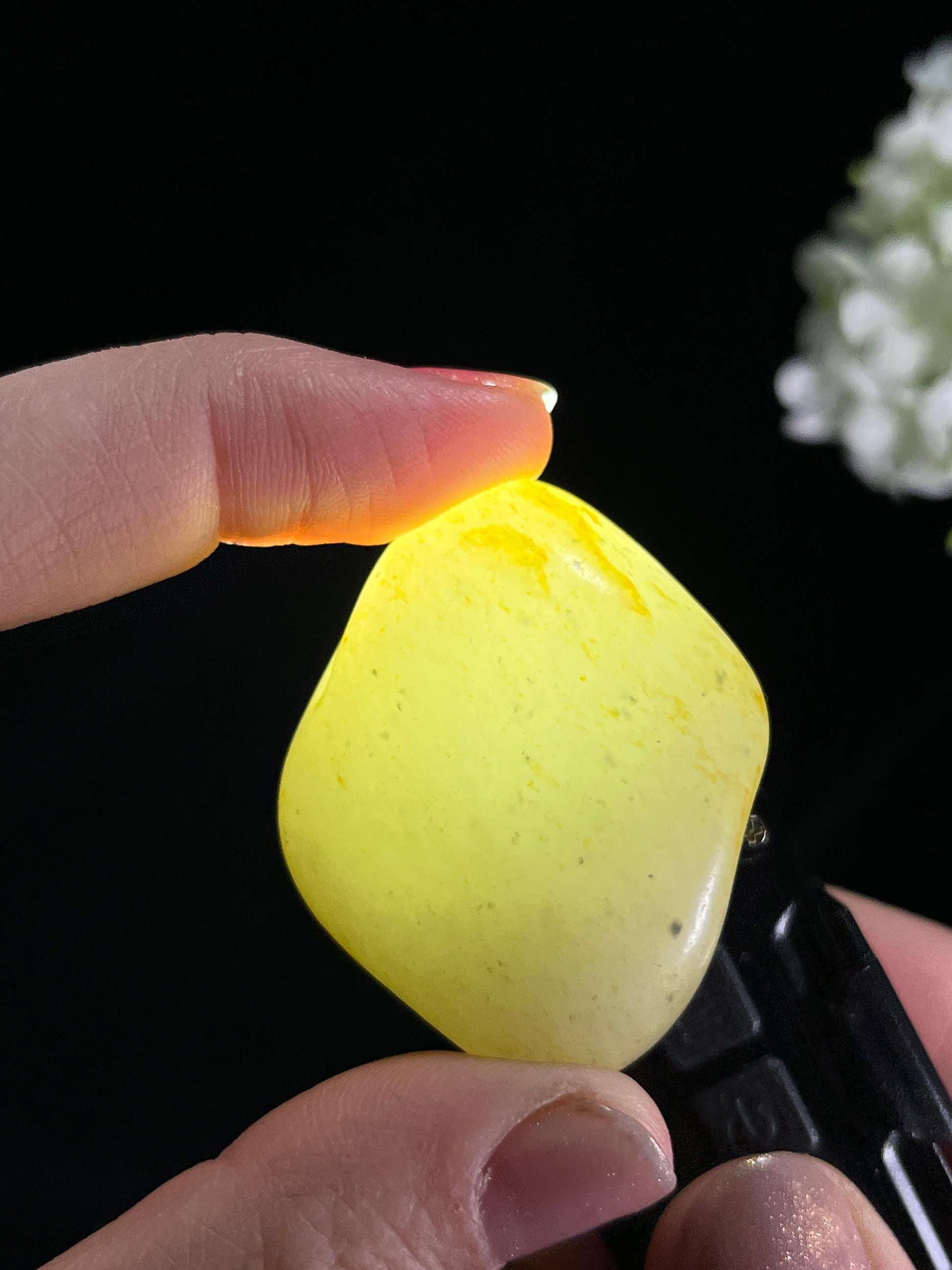 和田玉白玉带青花点墨籽料原石（yc266622）