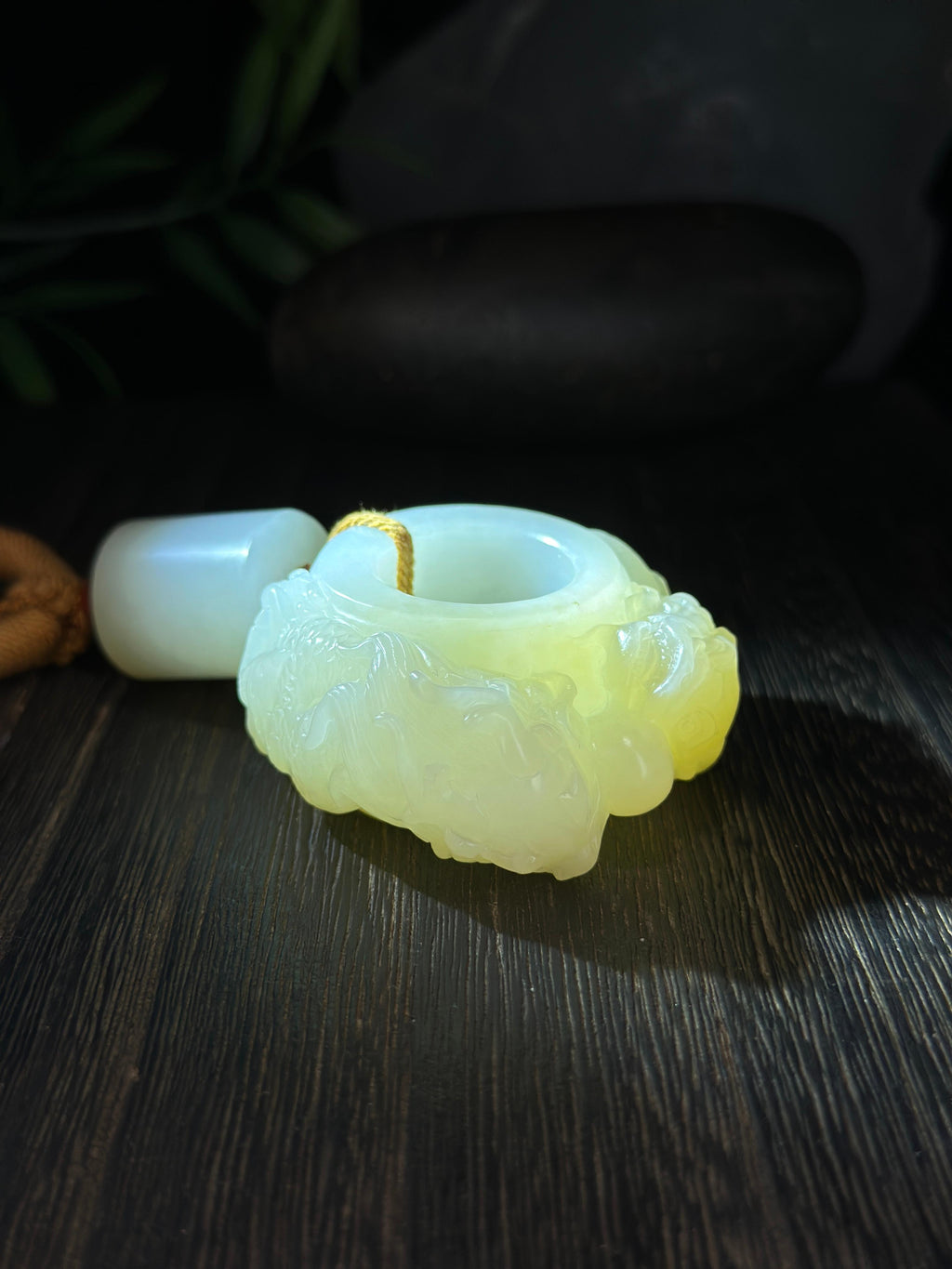 和田玉糖白双龙戏珠扳指（yc703090）