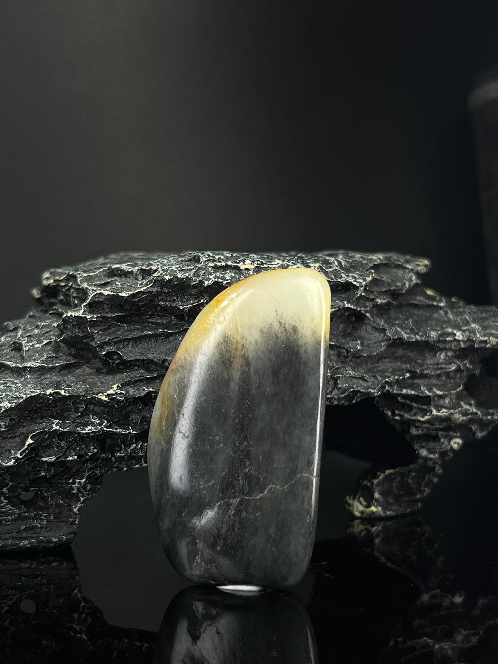 新疆和田玉青花带洒金籽料原石（yc240364）