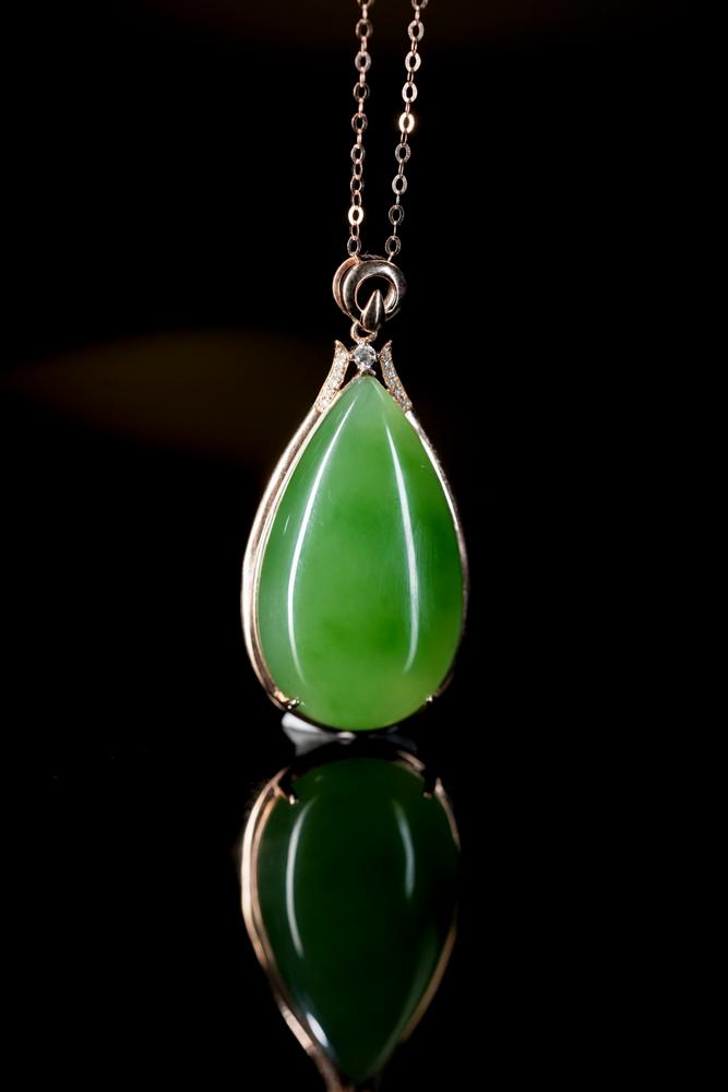 18k玫瑰金镶碧玉水滴型挂件（yc253276）