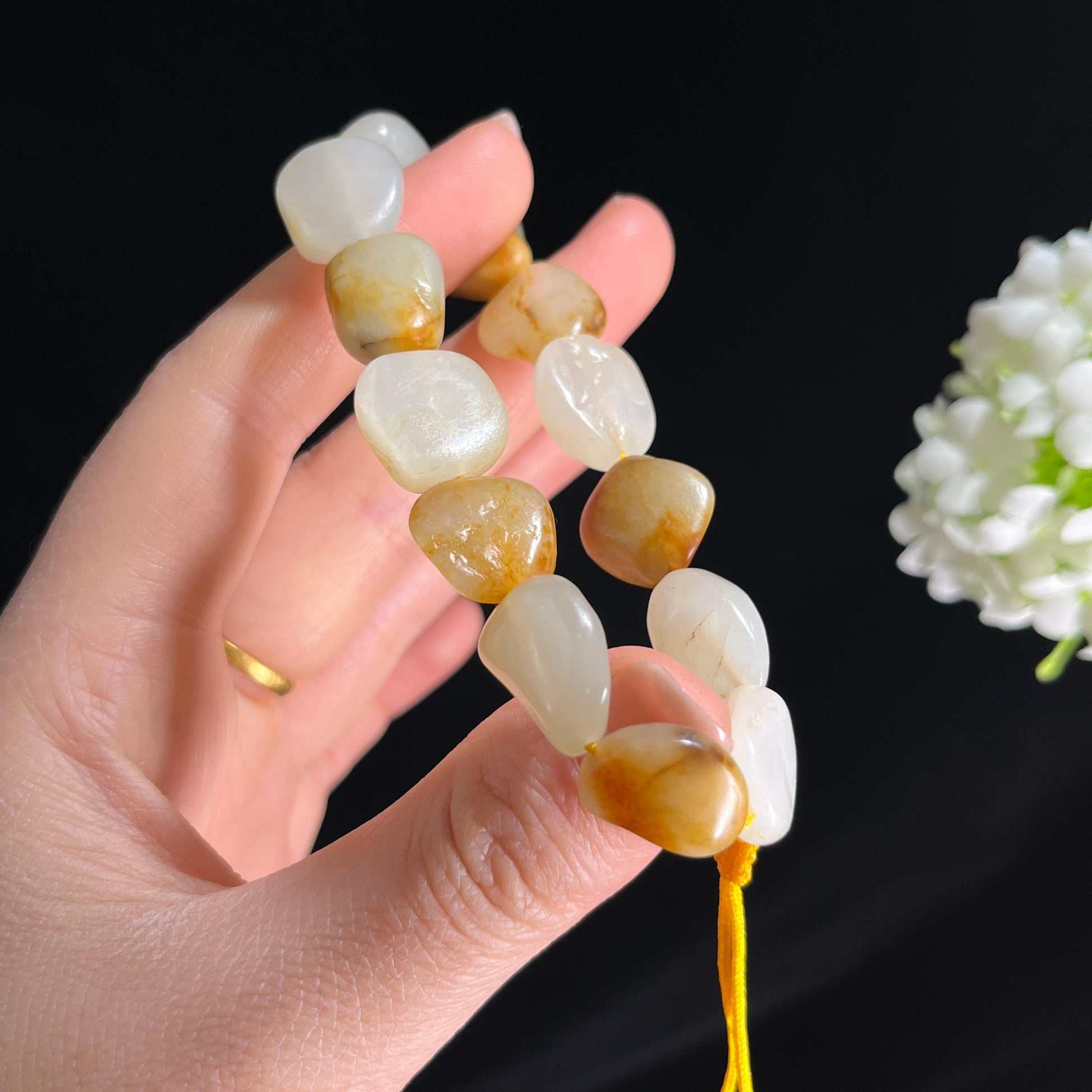 和田一级白玉洒金皮籽料原石手串（yc282951）