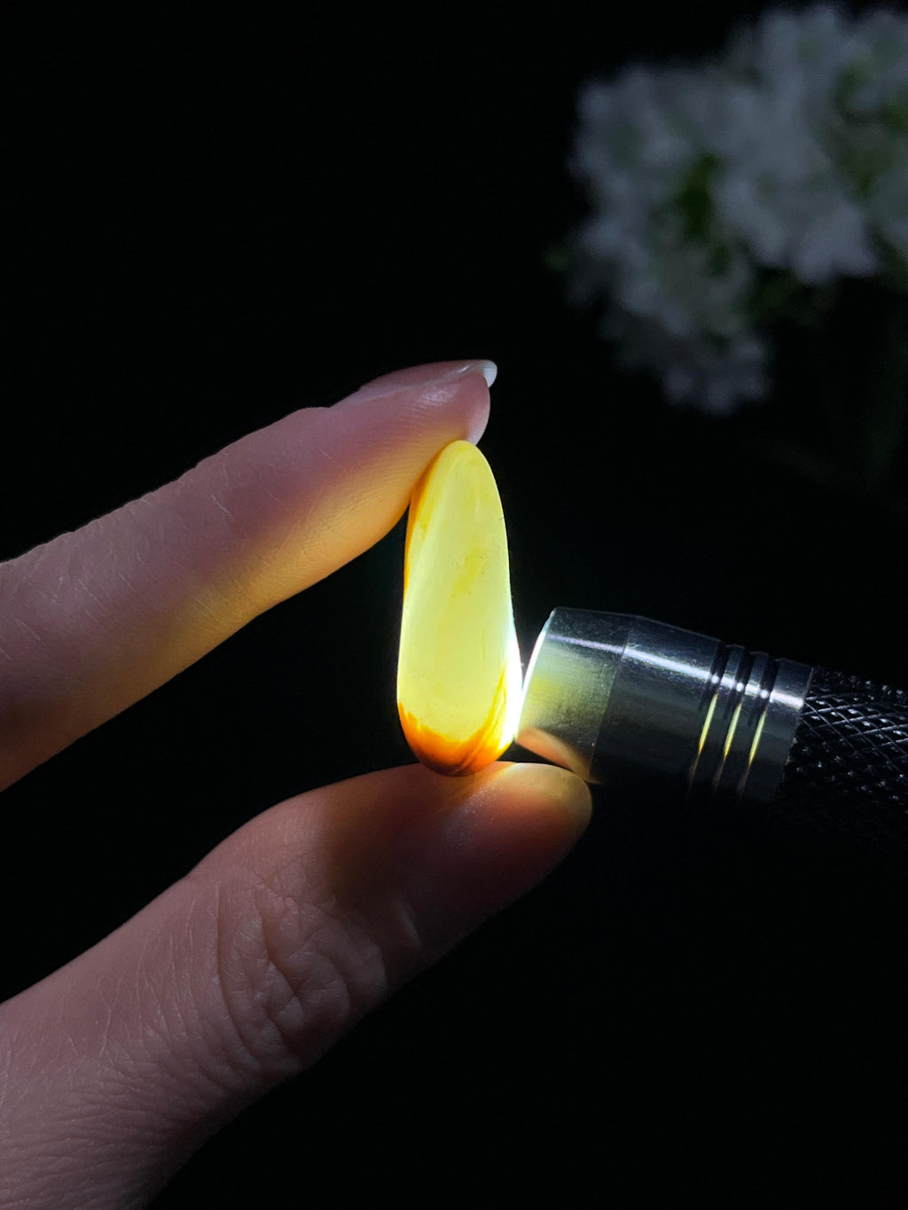 新疆和田玉聚黑红皮籽料原石（yc250768）