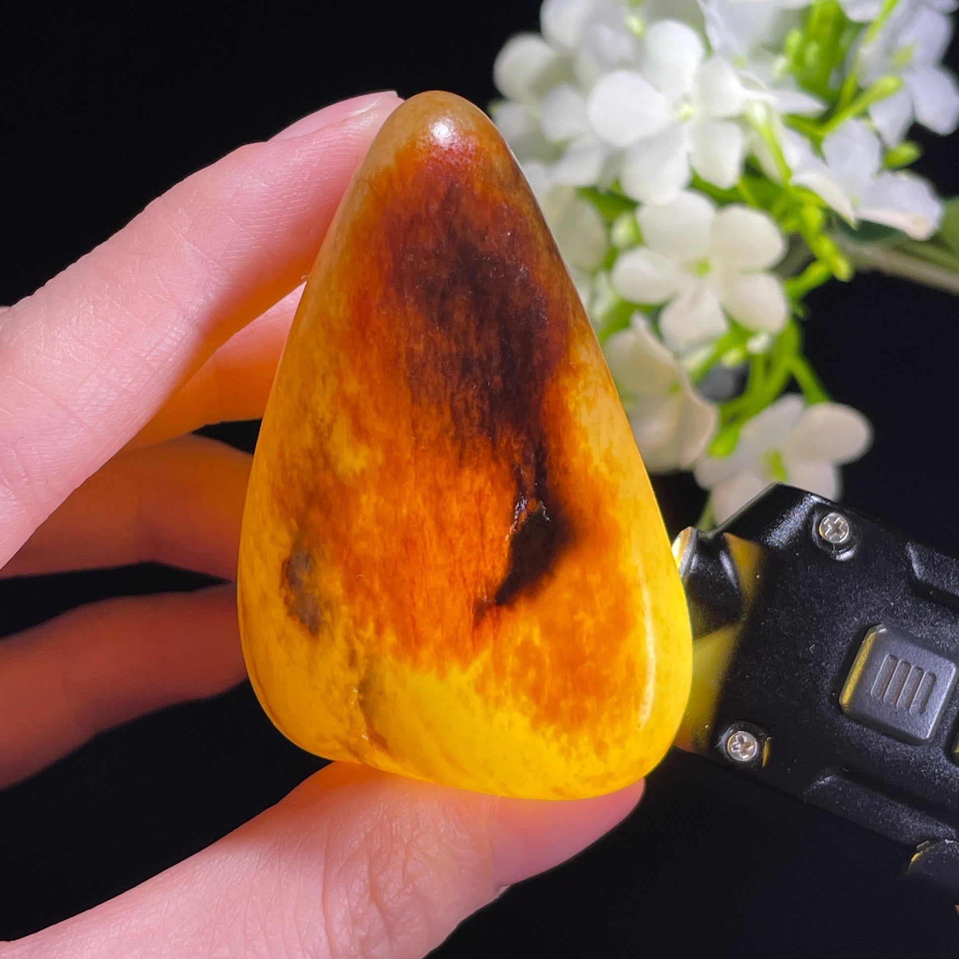 和田玉白玉“赤焰峰”黑红皮洒金皮籽料（yc330384）