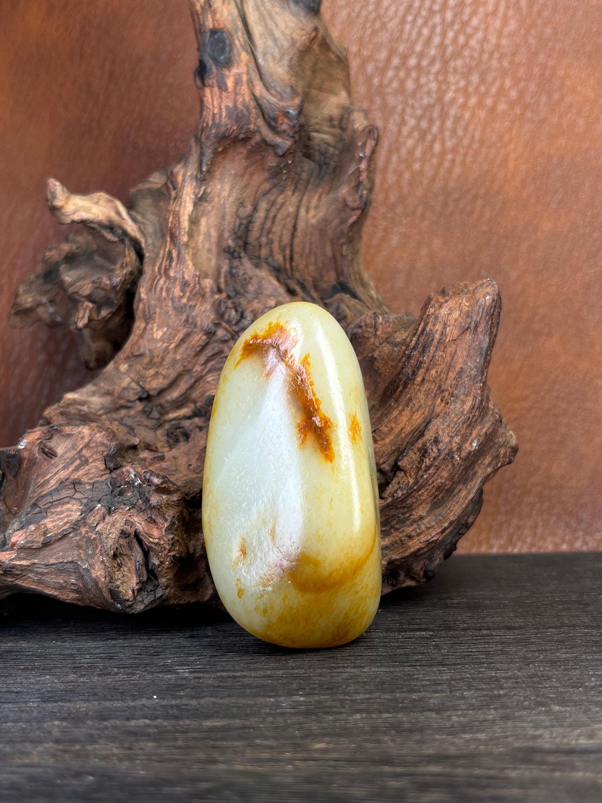 和田玉聚黄带洒金皮籽料手把件（yc227794）