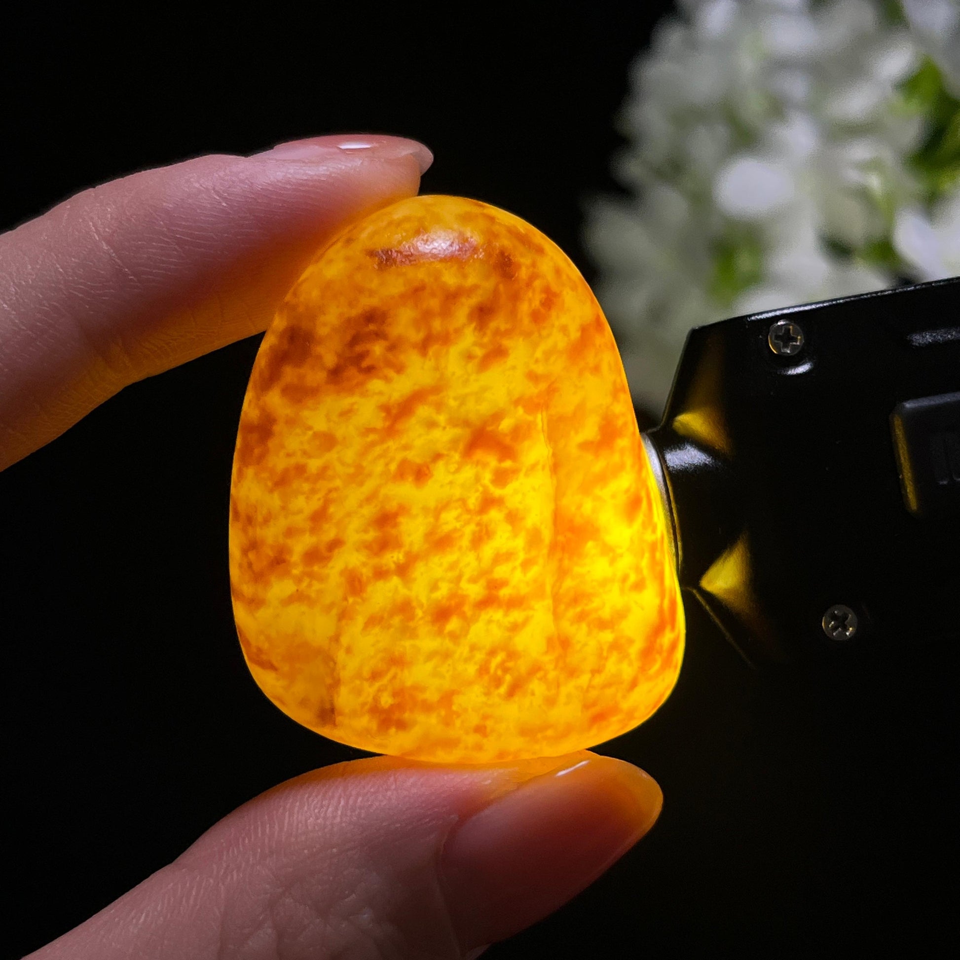 和田玉白玉“落玉红雨”满洒红皮籽料（yc345786）