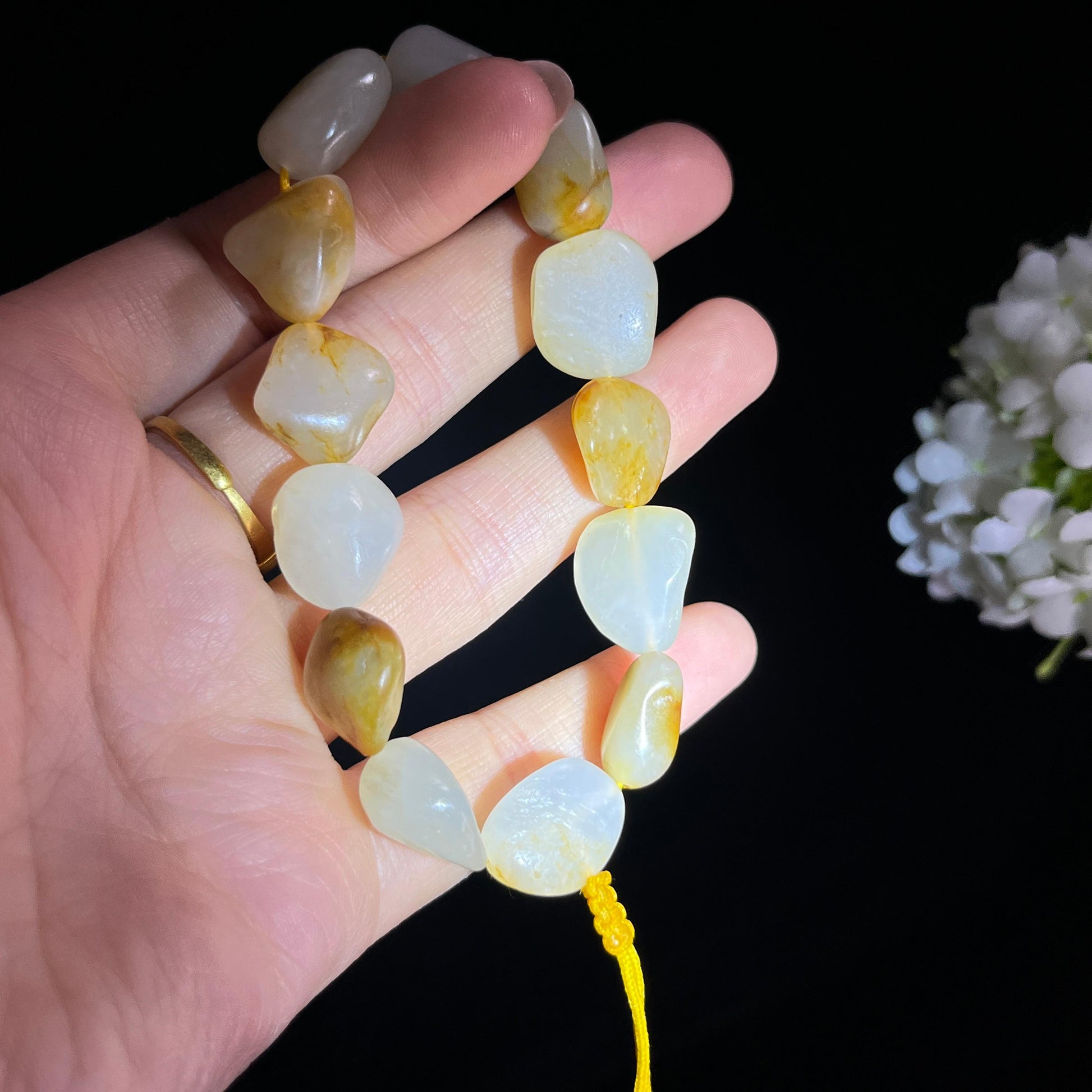 和田一级白玉洒金皮籽料原石手串（yc282951）