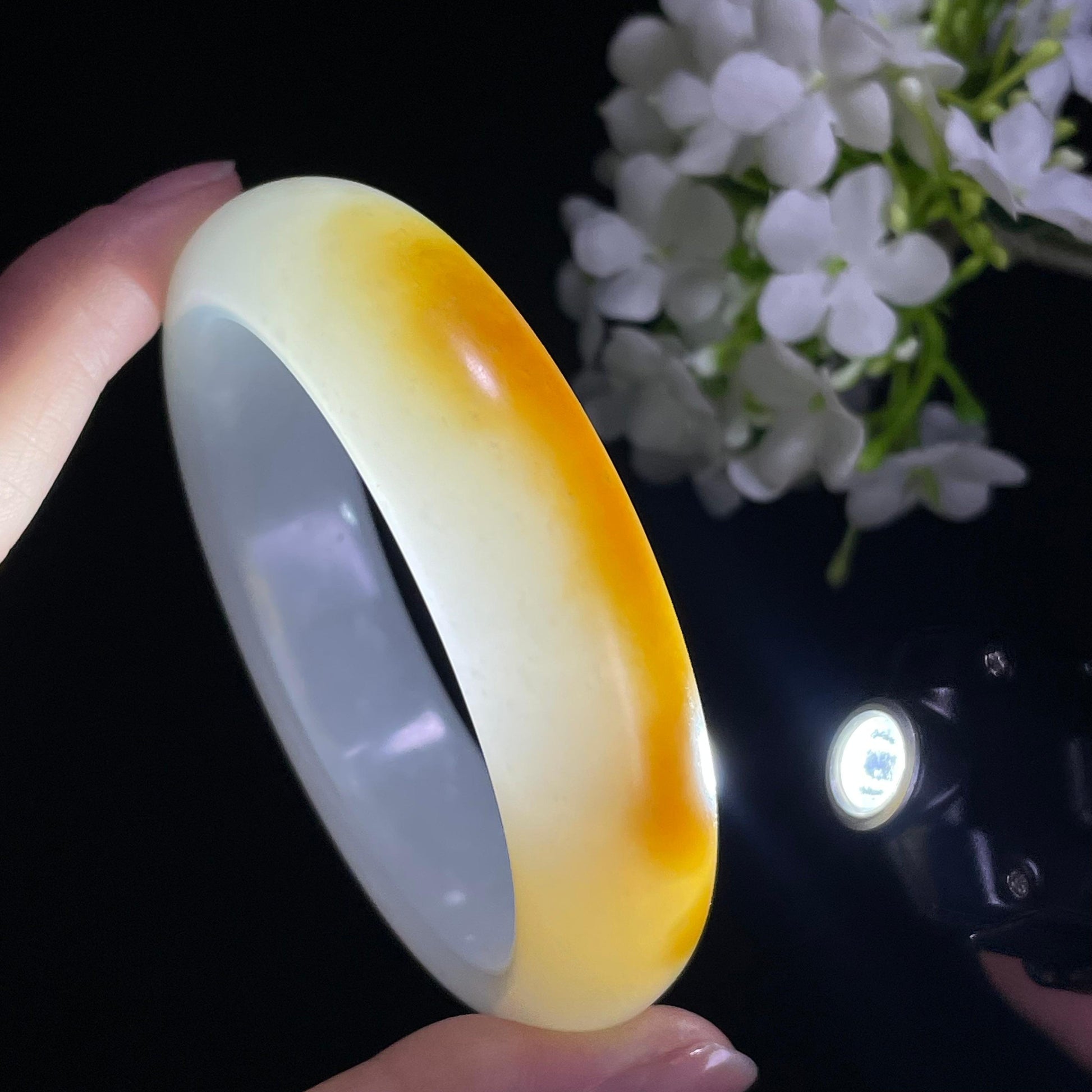 A新疆天然和田玉“云边落暖”且末糖白料手镯（卡57）（yc309475）