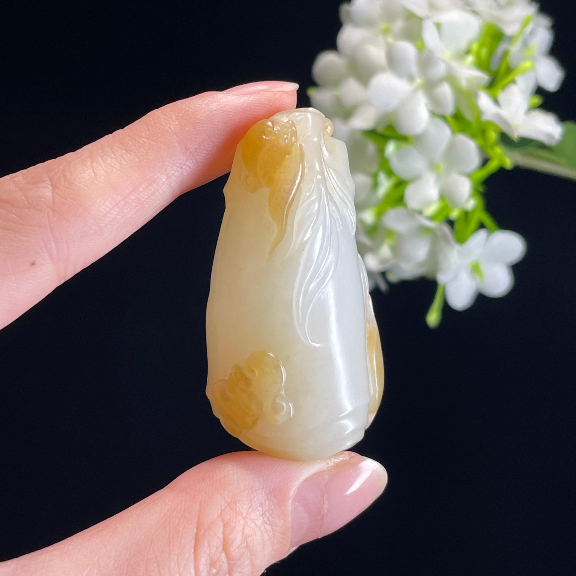 新疆天然和田玉糖白料“玉竹衔福”雕刻挂件（yc315428）