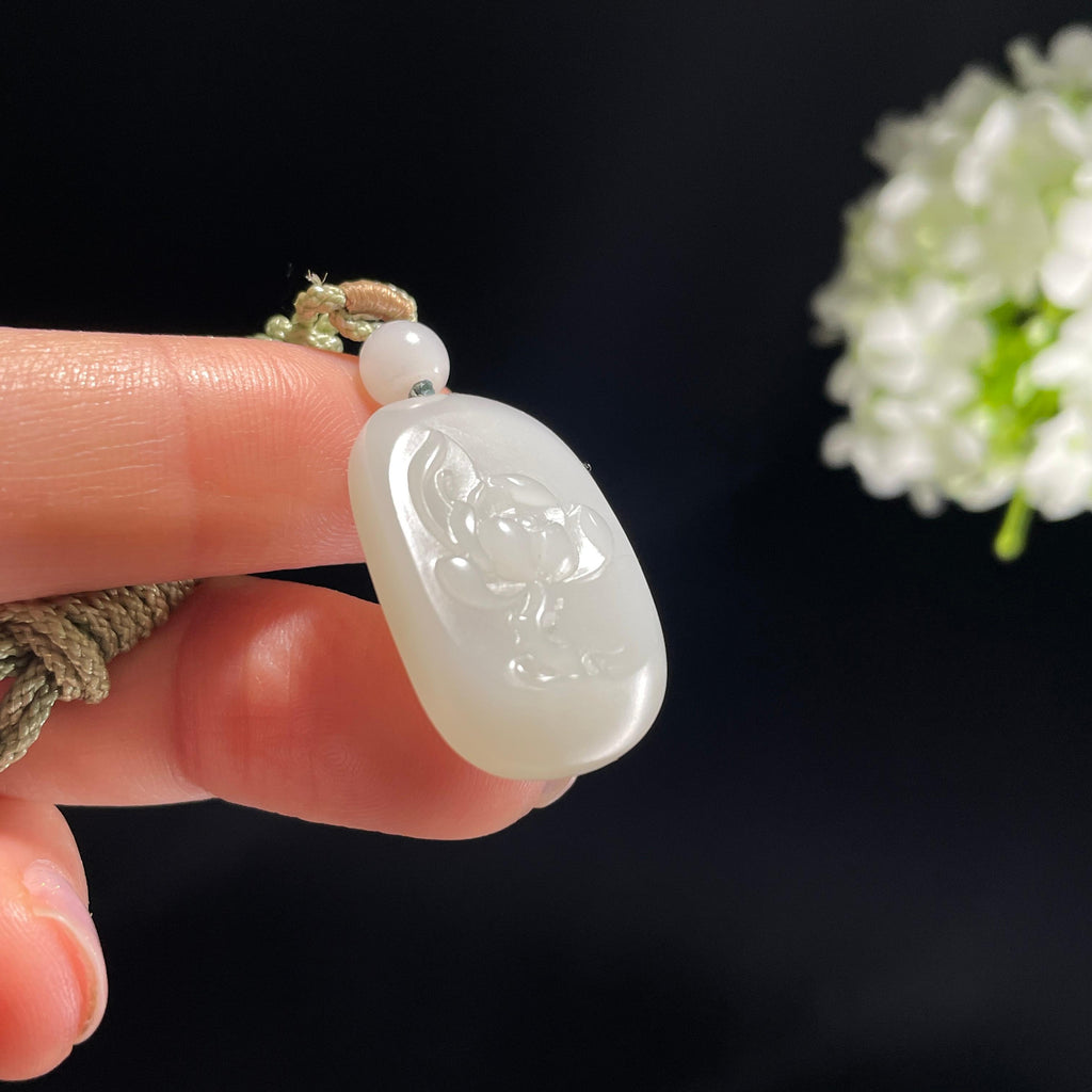 新疆天然和田玉白玉莲花雕刻挂件（yc360347）