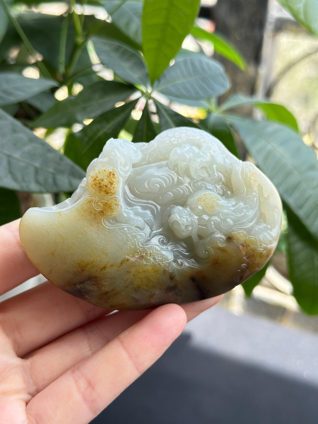 新疆和田玉秋梨皮籽料府上有龙手把件（yc707946）
