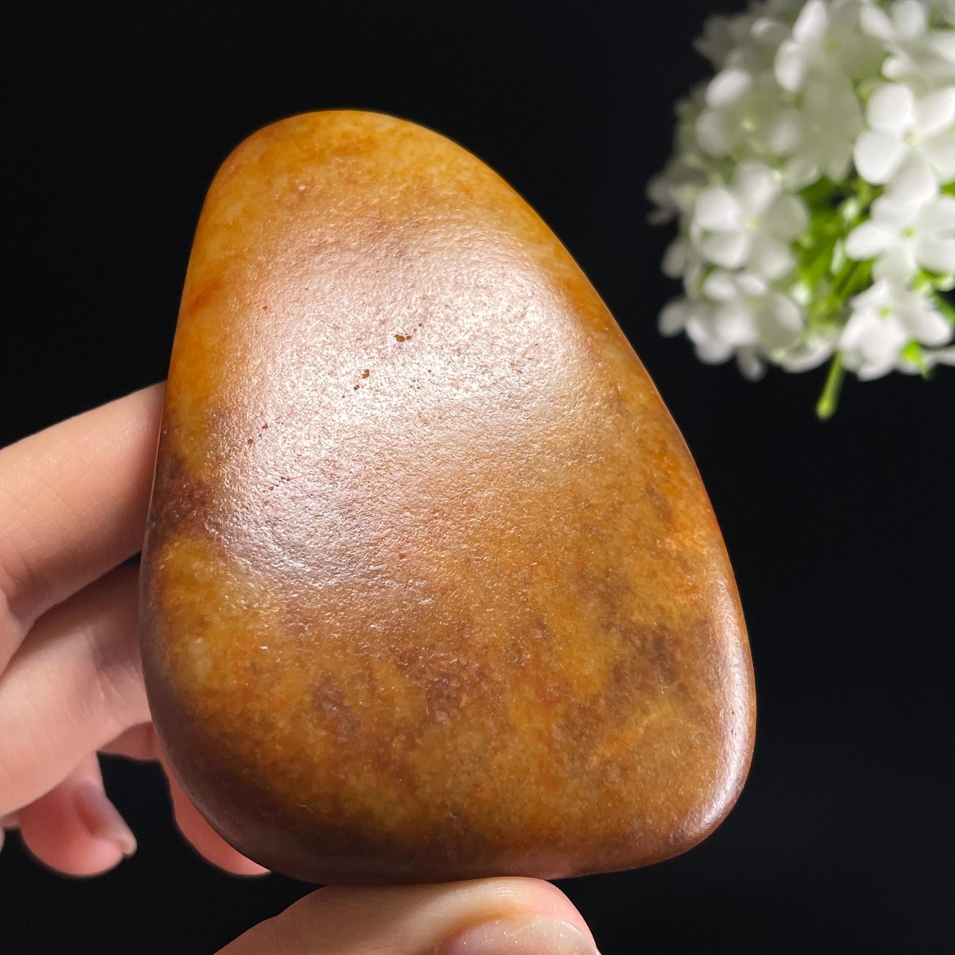 和田玉金包银“义薄云天”籽料关公雕刻（yc355912）