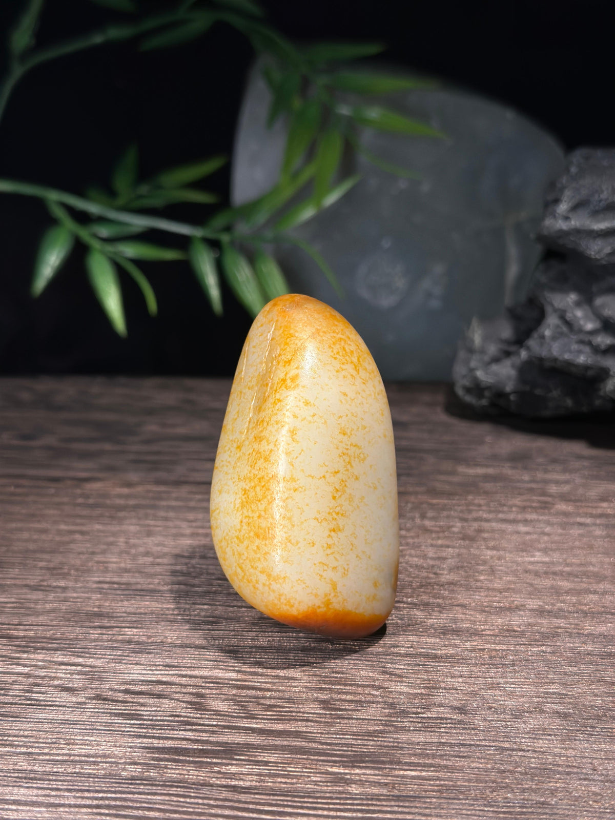 收藏级和田玉暖白种洒金聚红皮籽料手把件（yc736783）