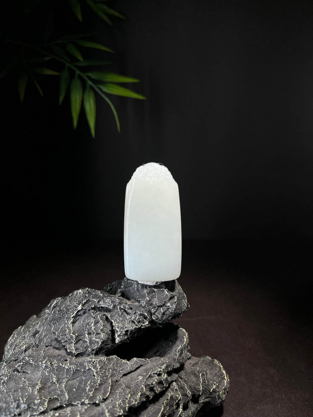 和田玉糖白下山虎俏色雕挂件（yc733299）