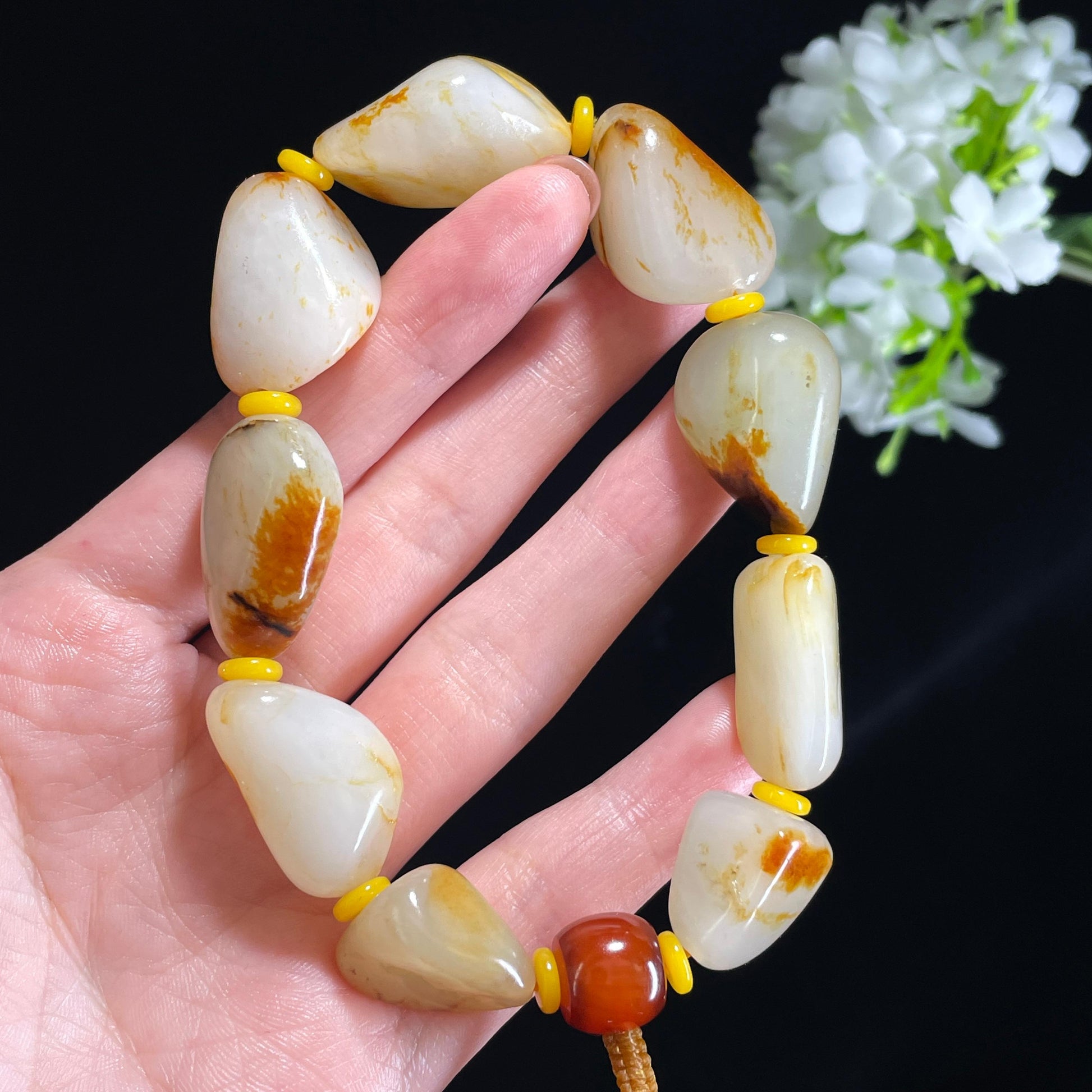 新疆天然和田玉青白玉白玉洒金皮红皮原籽手串（yc368775）