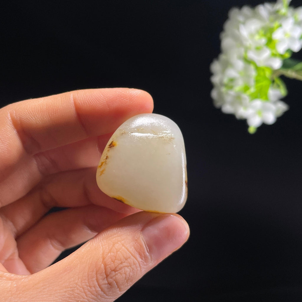 和田玉白玉“云边落蝶”聚黄皮籽料（yc324493）