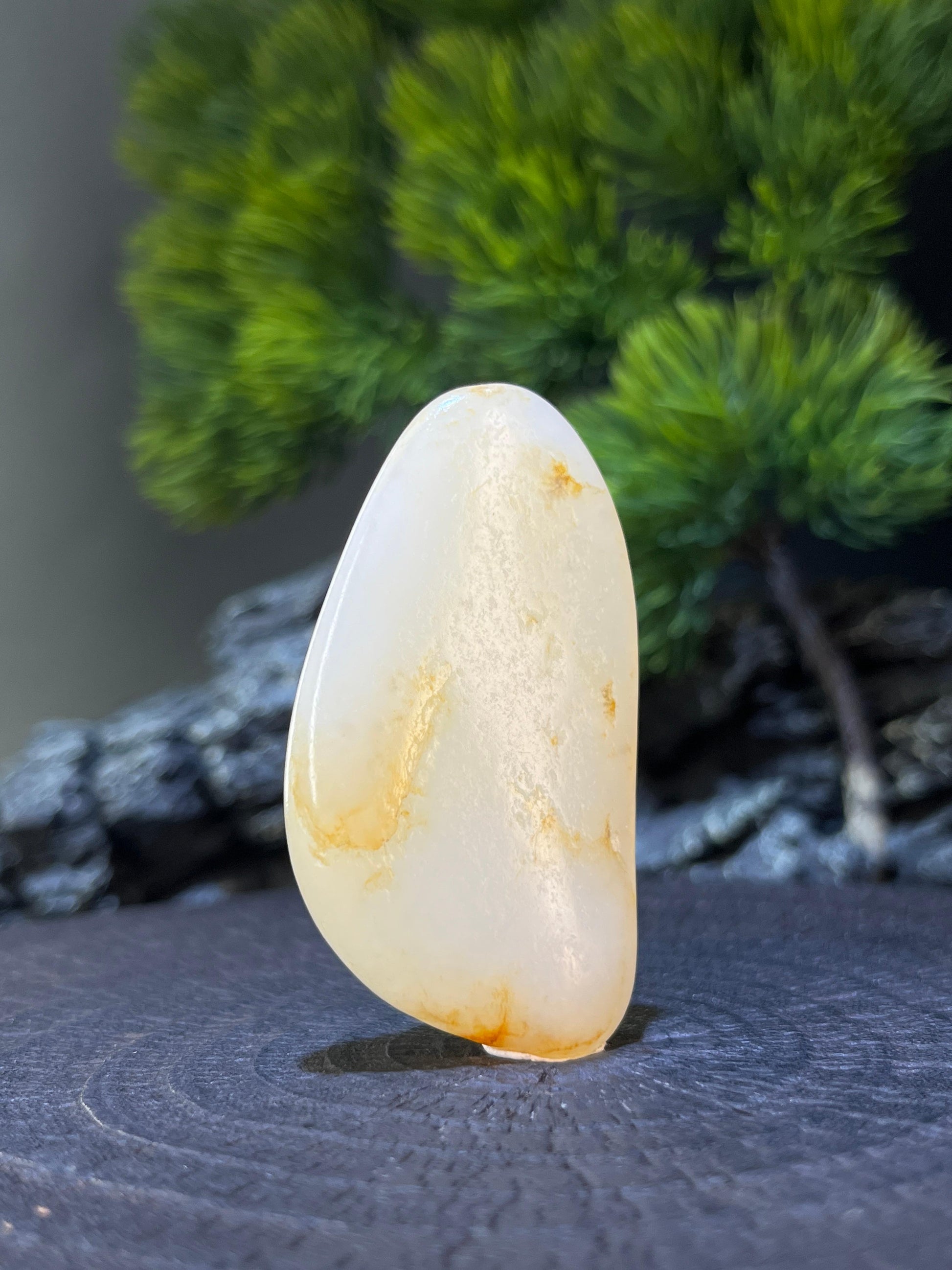 和田玉光白洒金皮籽料原石挂件（yc228103）