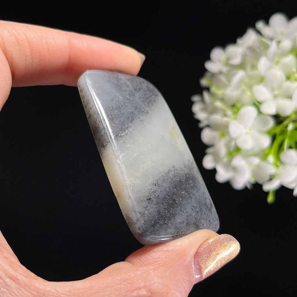 新疆天然和田玉“墨痕溪玉”青花籽料无事牌（yc306911）