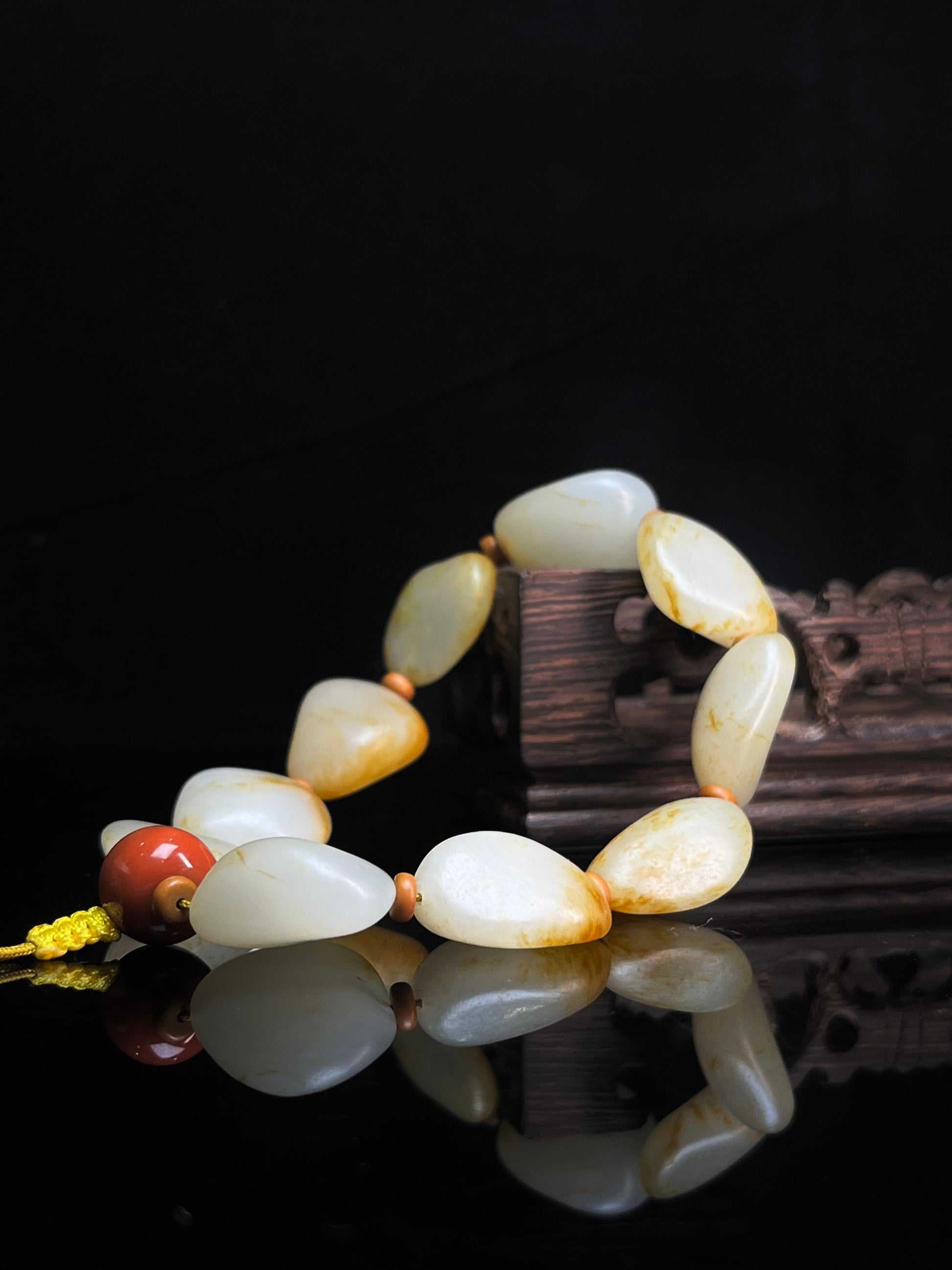 新疆天然和田玉籽料原石洒金皮手串1（yc235569）