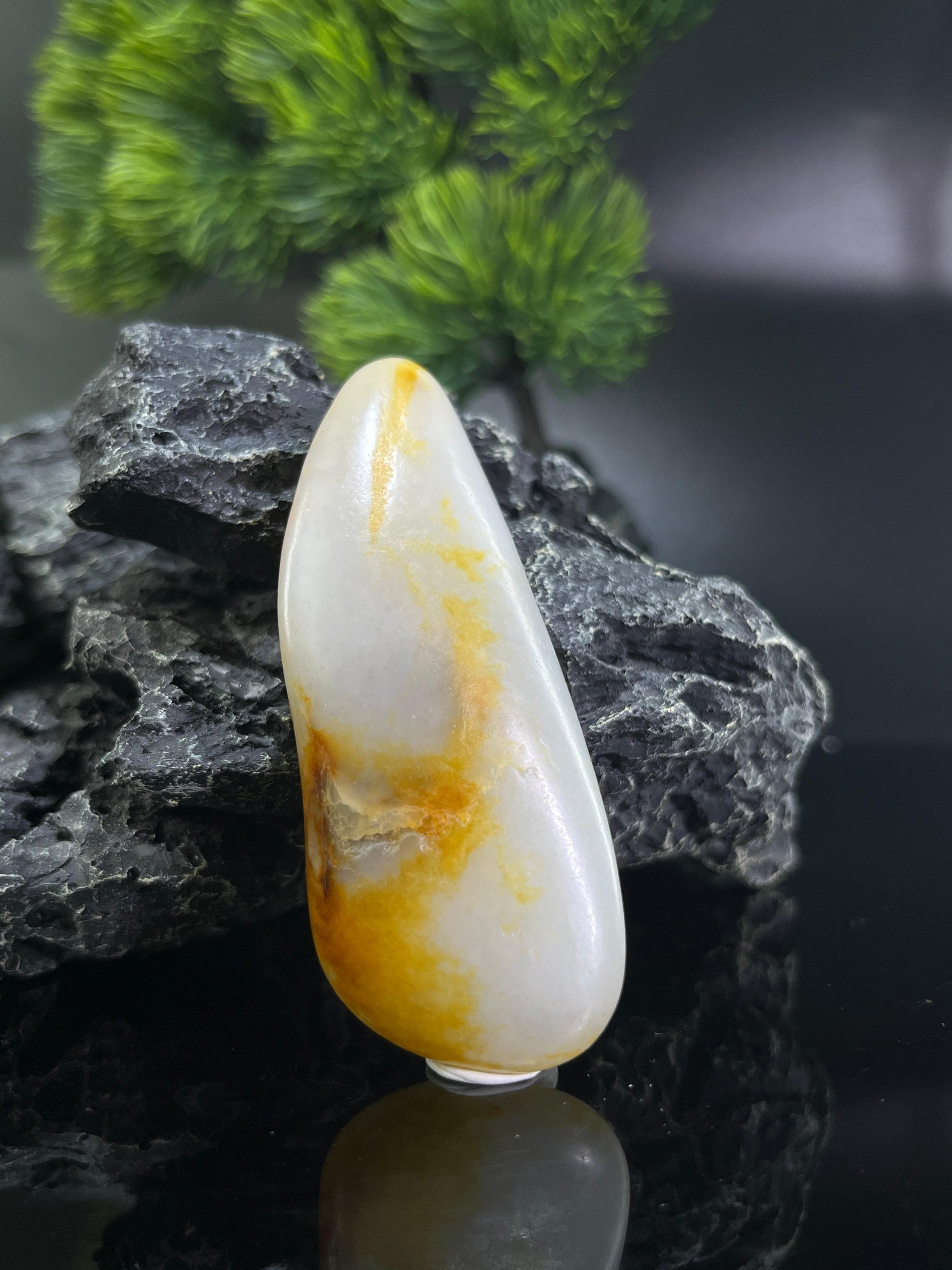 和田玉聚洒金皮青花肉籽料原石（yc211855）
