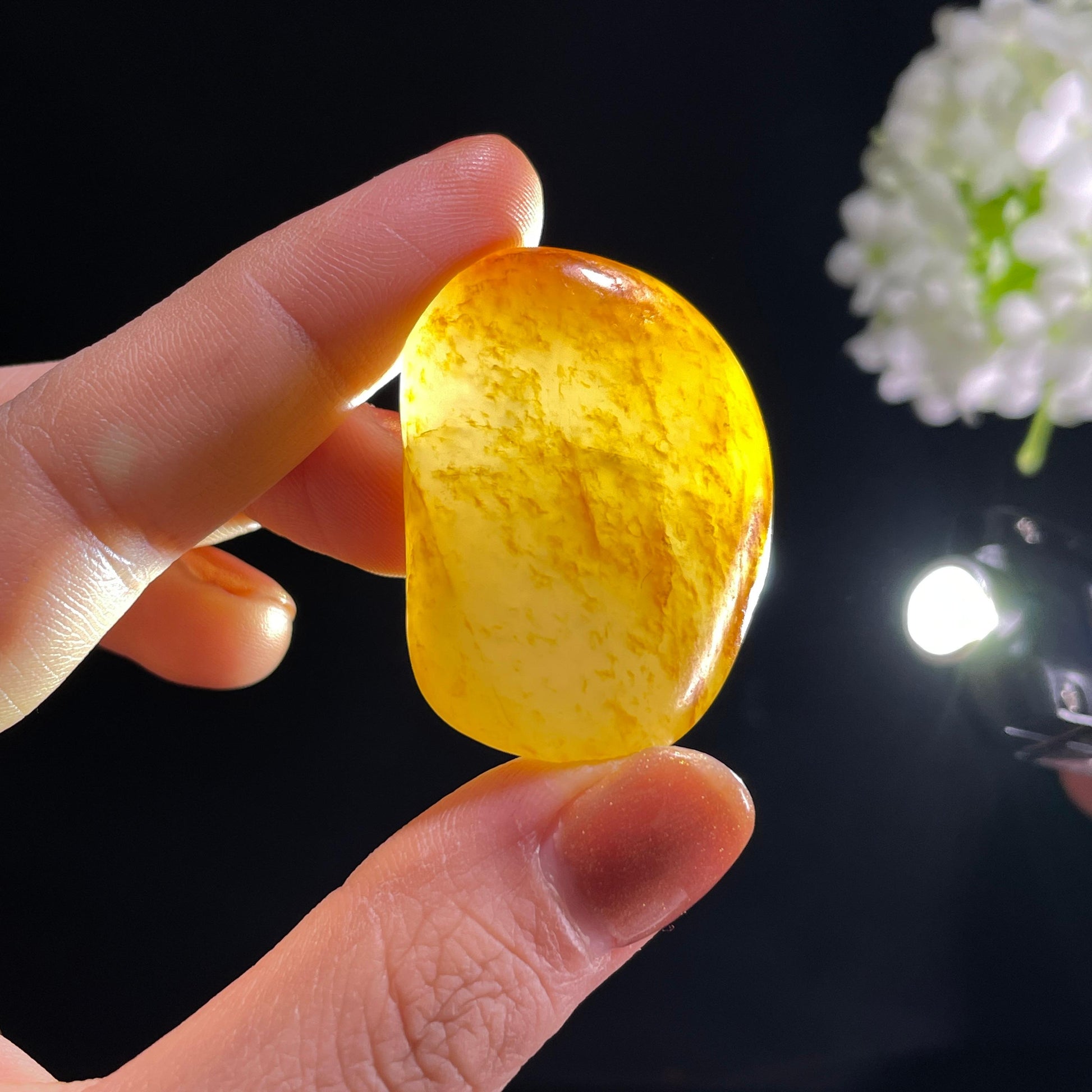 和田玉白玉“秋江染霞”红皮白肉籽料（yc387317）