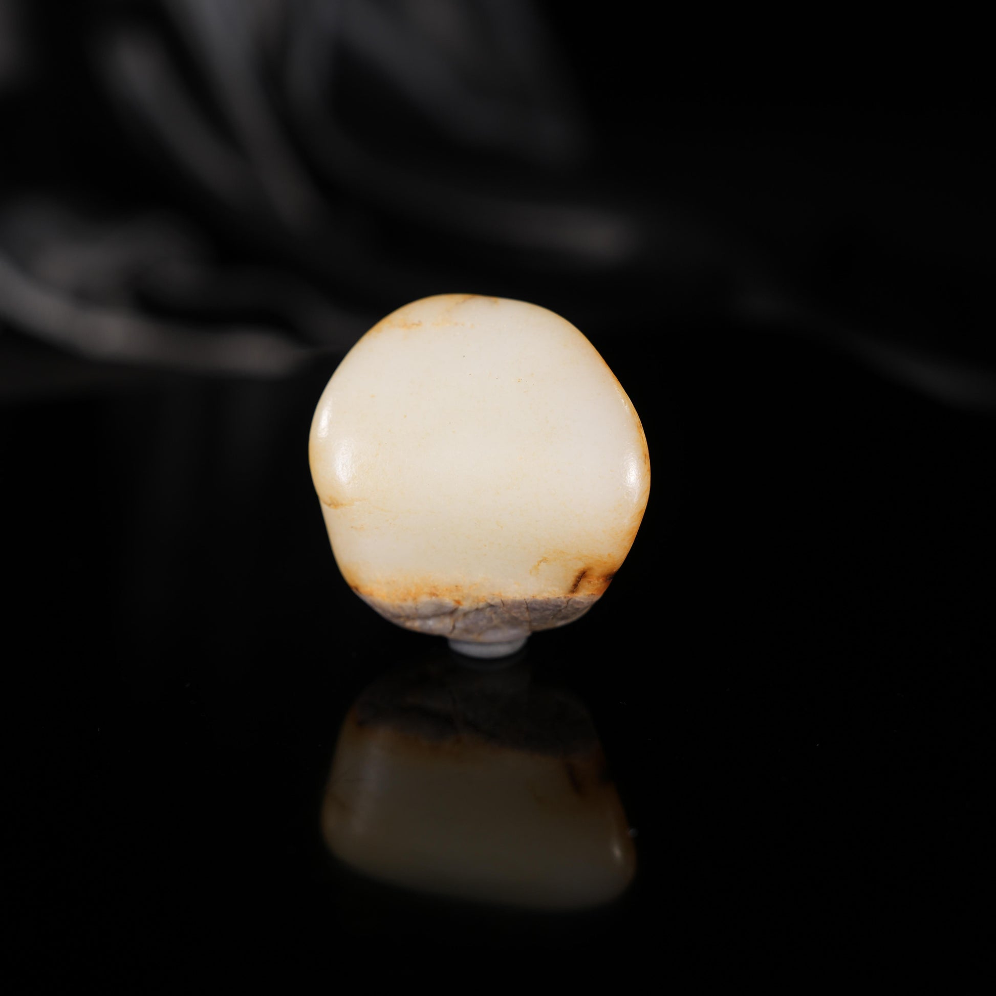 新疆和田玉“薄枫栖脂”白玉洒红皮籽料（yc450539）