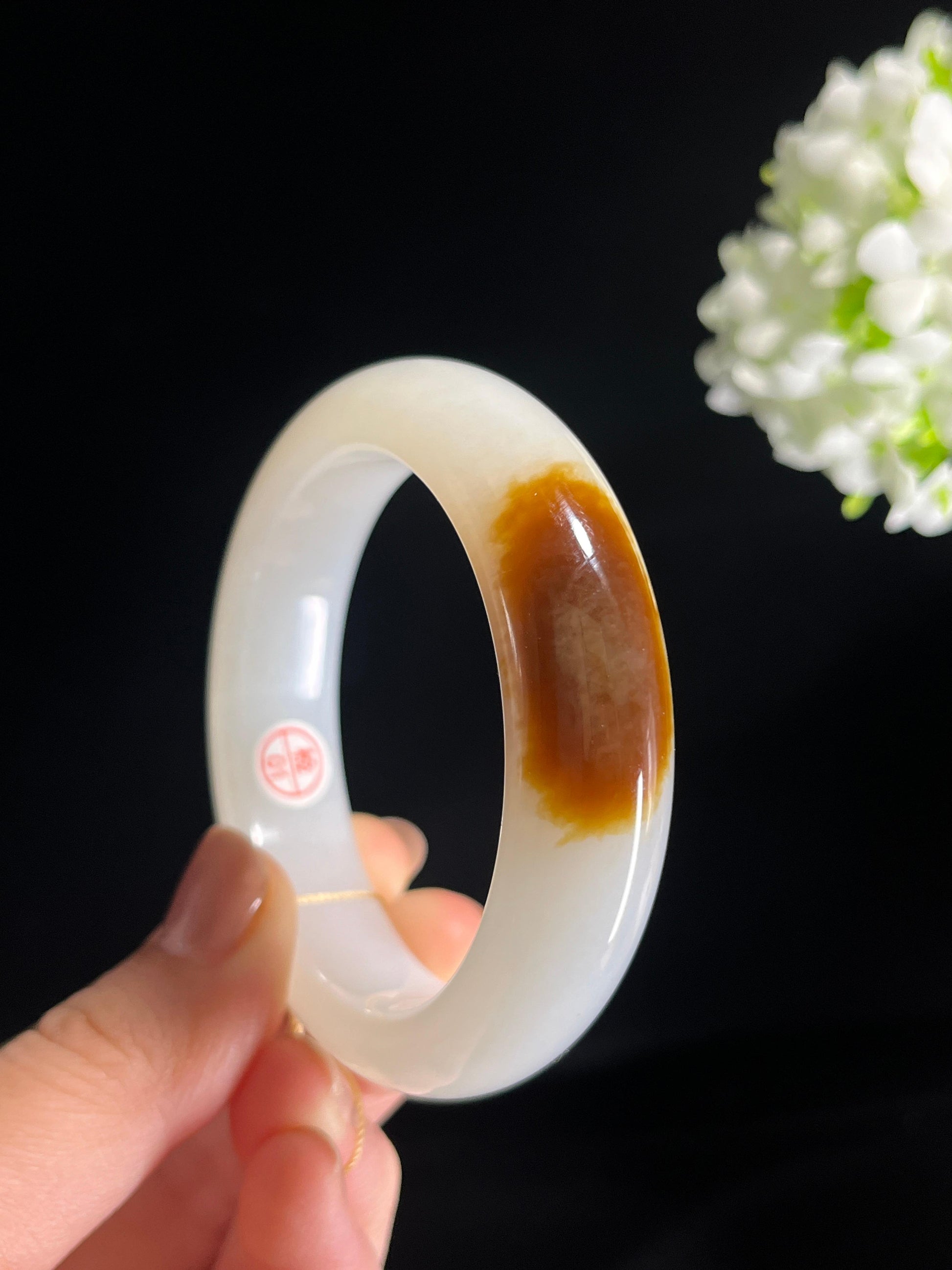 新疆天然和田玉“霜边暖珀”且末糖白收藏级手镯（卡55）（yc278472）