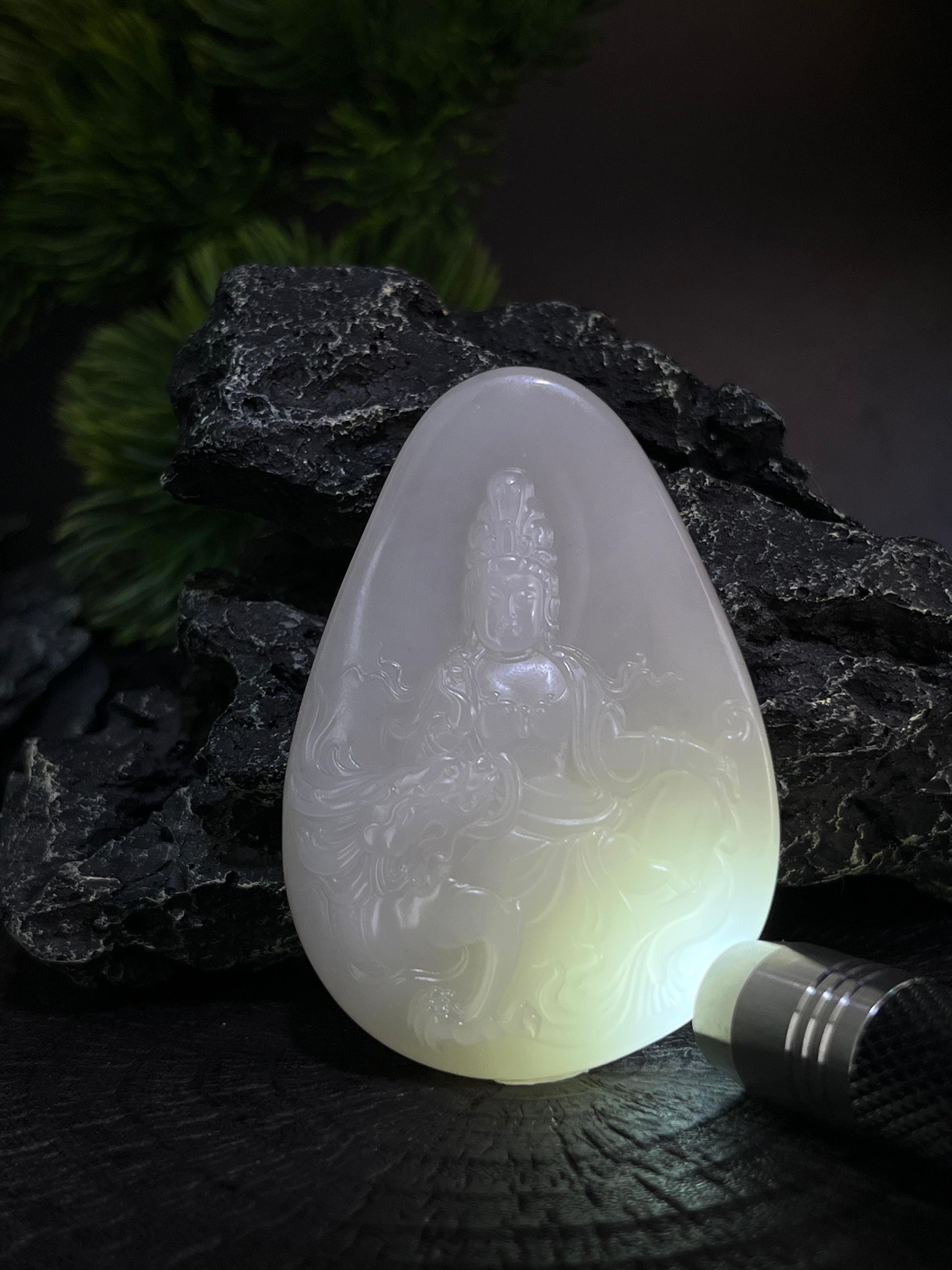 天然和田玉山料白玉观音水滴型挂件（yc228102）