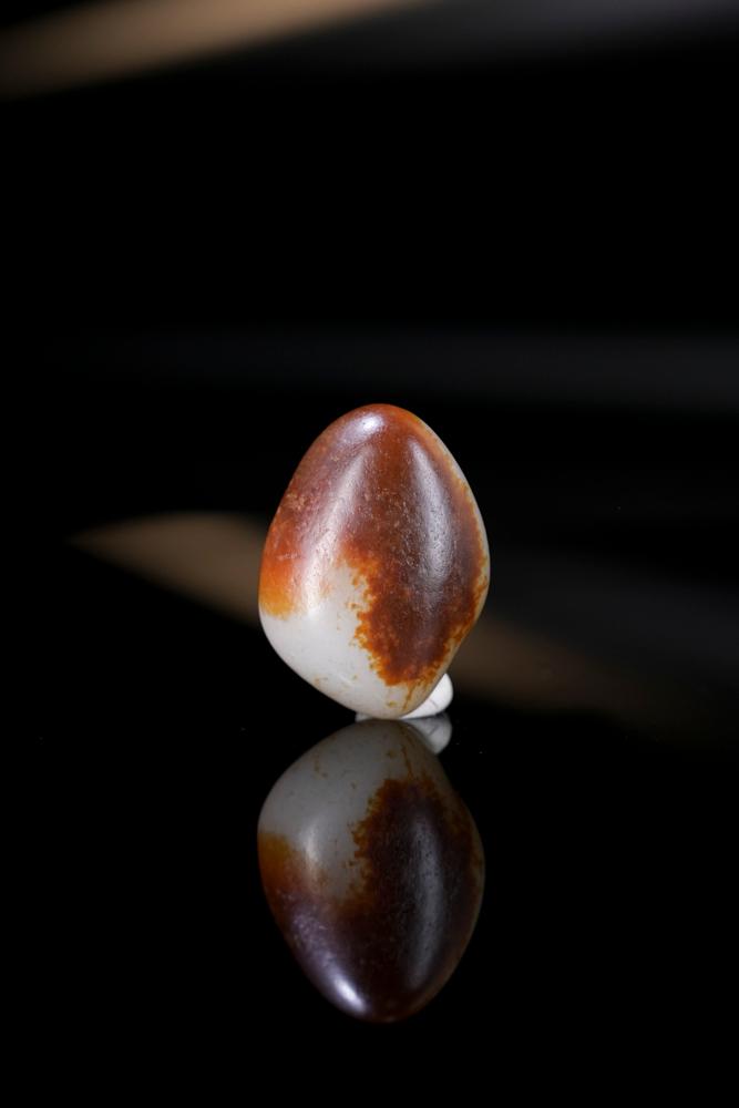 新疆天然和田玉籽料原石聚红皮挂件（yc234138）