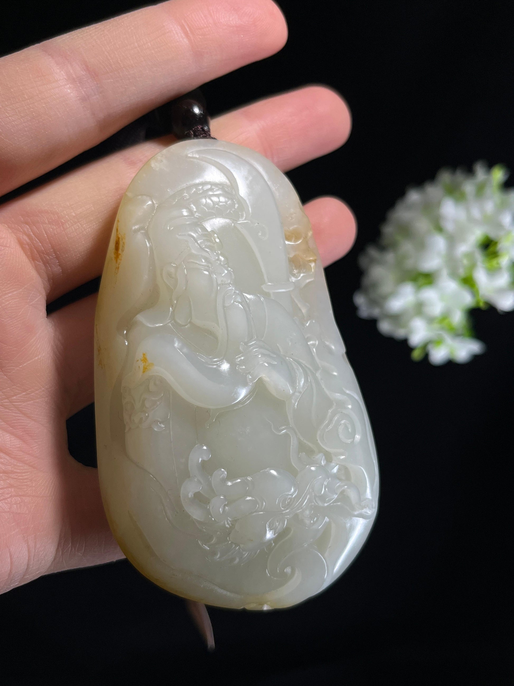 新疆天然和田玉白玉籽料洒金皮关公挂件/手把件（yc268807）