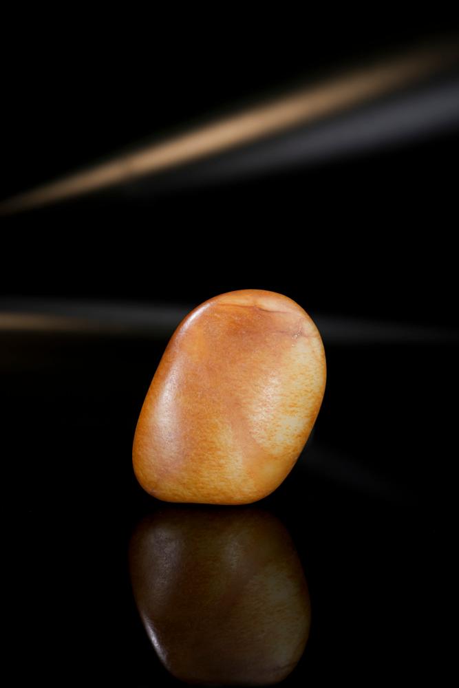 新疆和田玉沁色金包银籽料原石（yc234040）