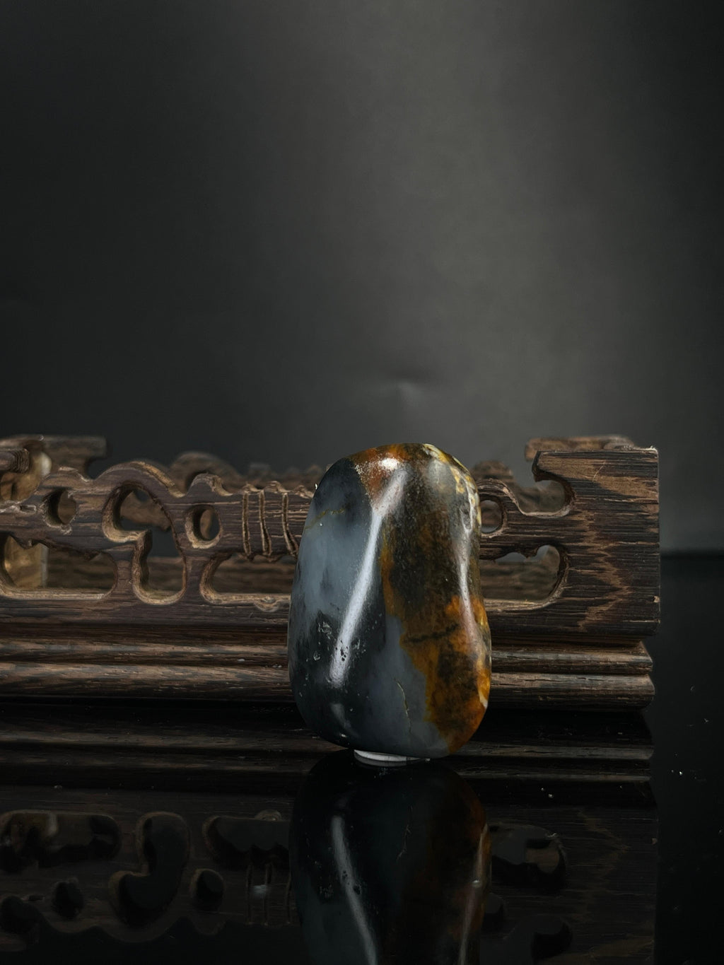 新疆和田玉青花聚黑红特色籽料原石挂件（yc240517）