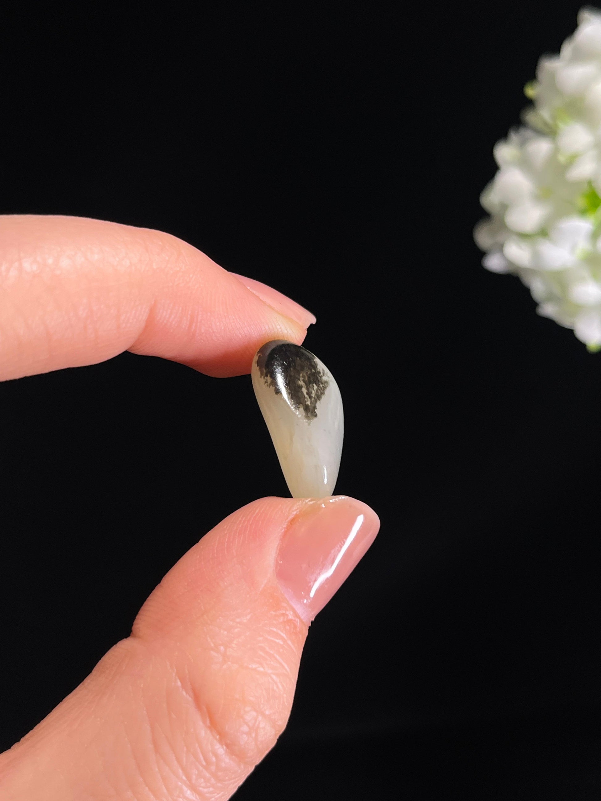 和田玉白玉聚黑皮“墨晕染玉”籽料原石（yc278740）