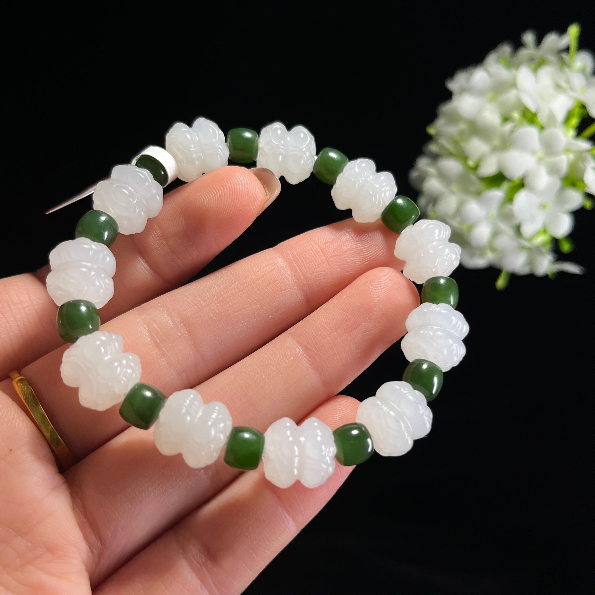 新疆天然和田玉“莲华缀碧”白玉莲花设计款手串（yc302234）