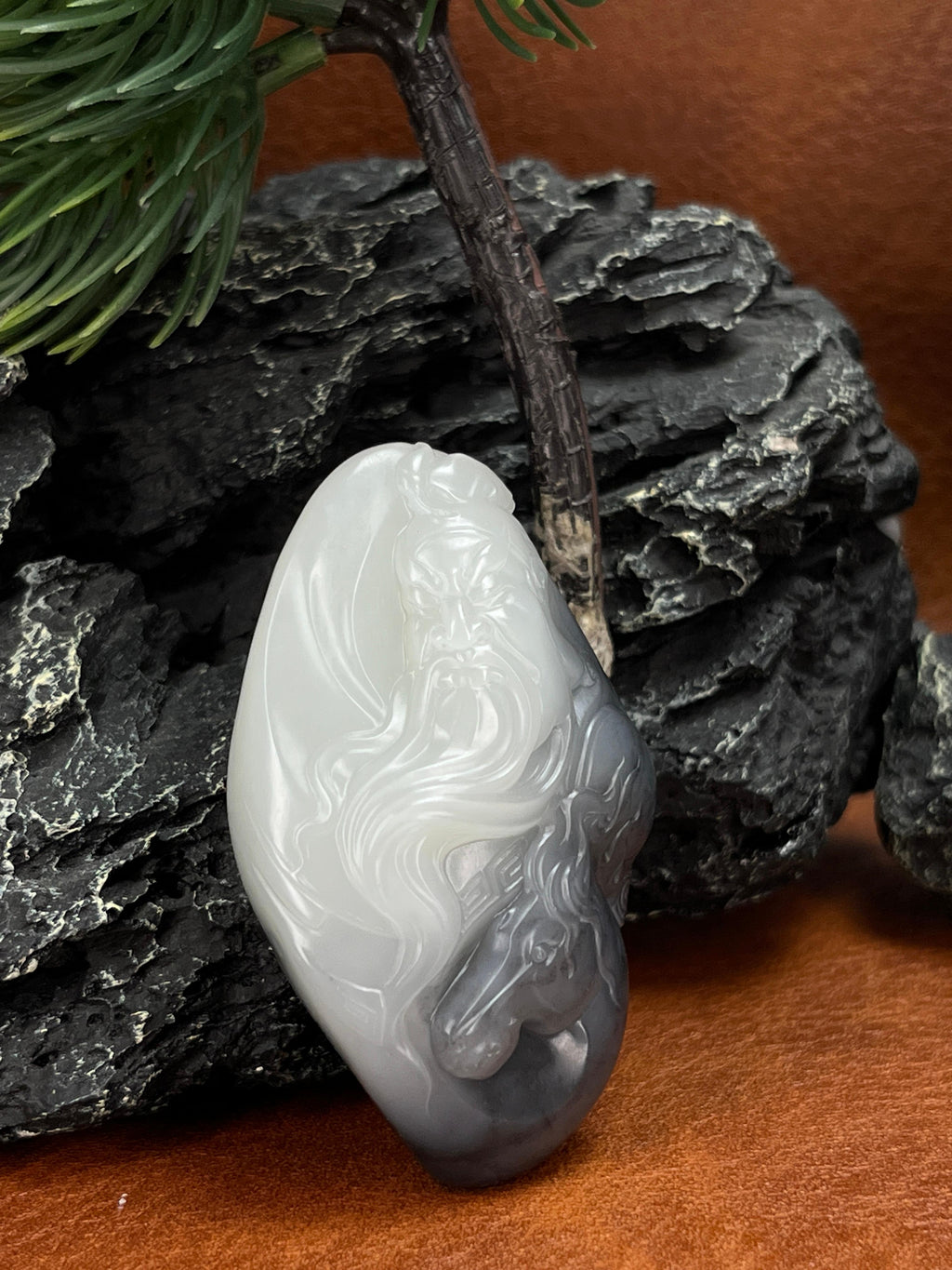 和田玉青花籽料“辟邪保平安”关公雕刻吊坠（yc222767）