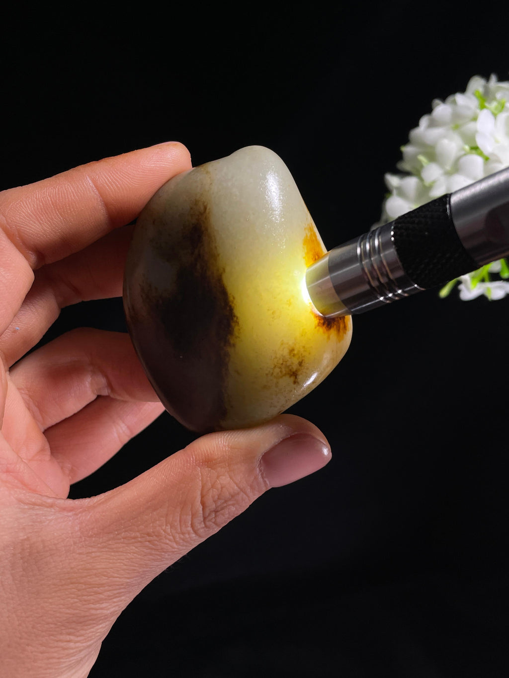 和田玉白玉聚黑皮籽料原石（yc265001）